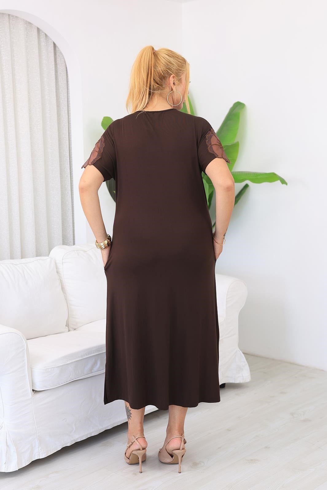 Elbise Büyük Beden Kolları Çiçek Nakışlı Elbise
