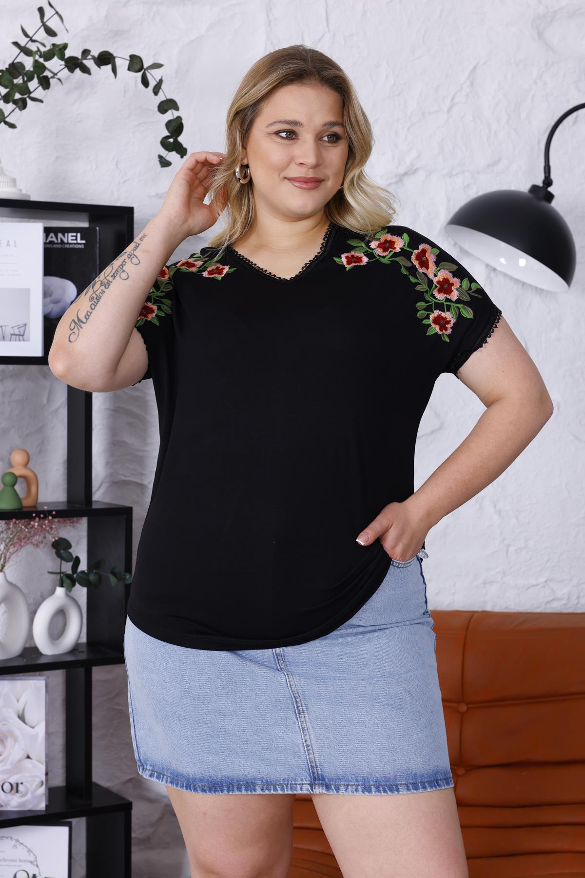 Kısa Kol Bluz Büyük Beden Omuzları Nakış Detaylı Oversize Bluz