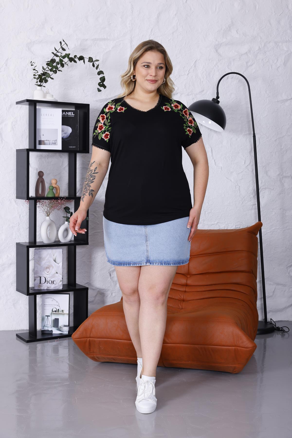Kısa Kol Bluz Büyük Beden Omuzları Nakış Detaylı Oversize Bluz