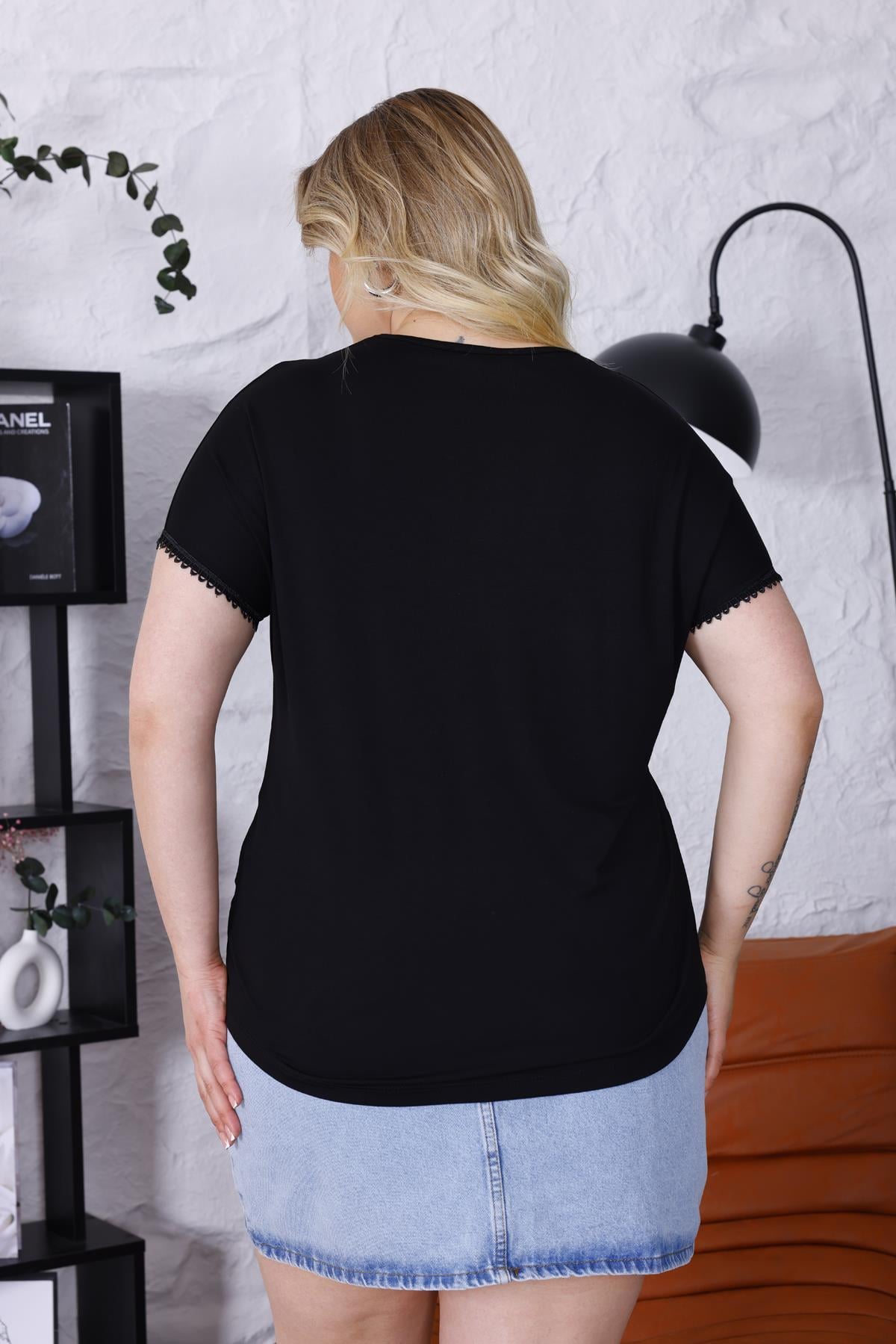 Kısa Kol Bluz Büyük Beden Omuzları Nakış Detaylı Oversize Bluz