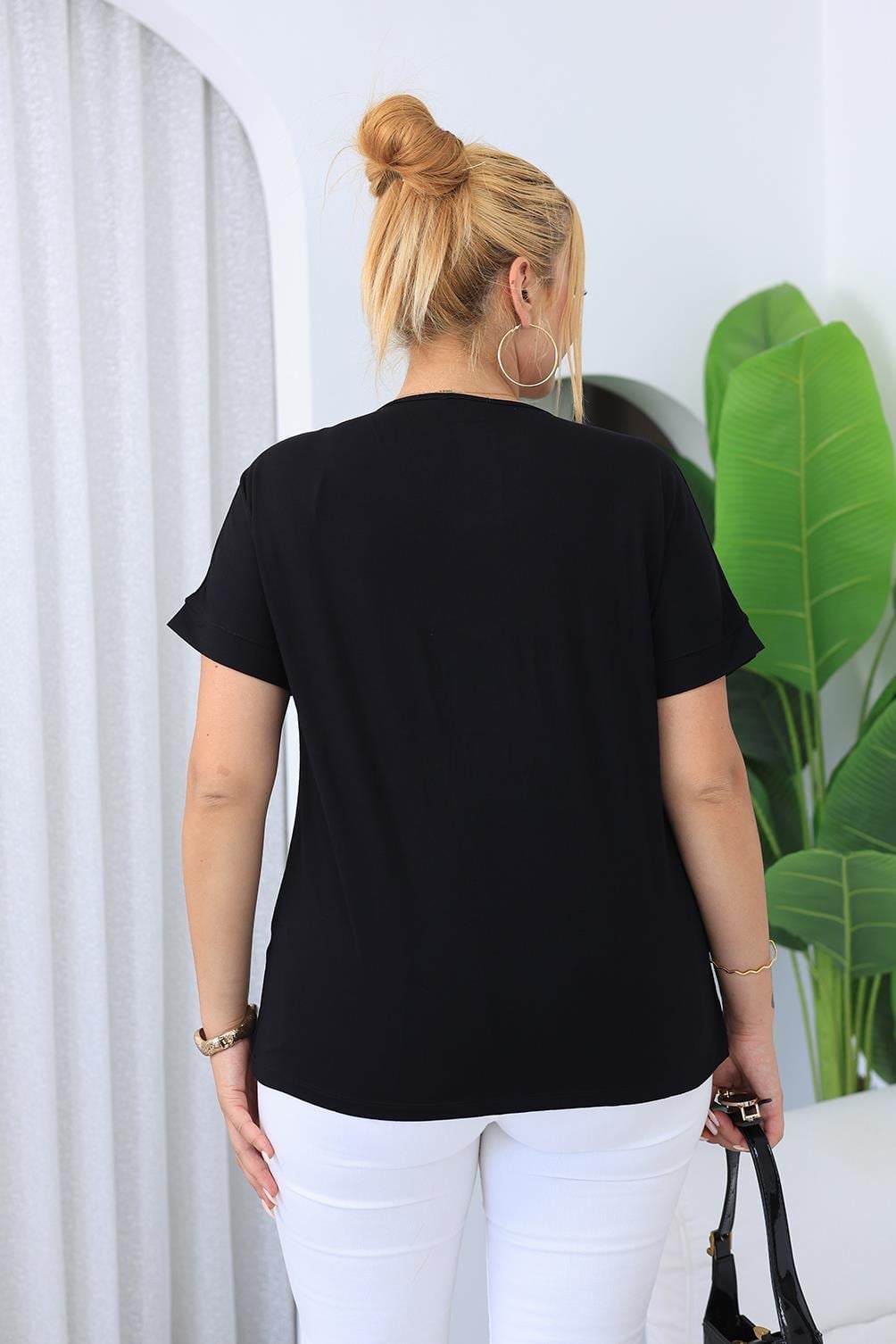 Kısa Kol Bluz Büyük Beden Omuzları Nakışlı Bluz