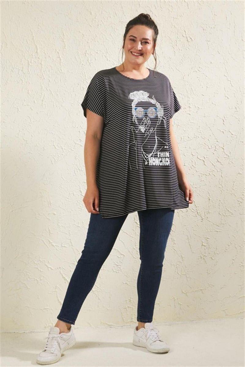 Tshirt Büyük Beden Salaş Kız Figürlü T-Shirt Siyah Çizgili
