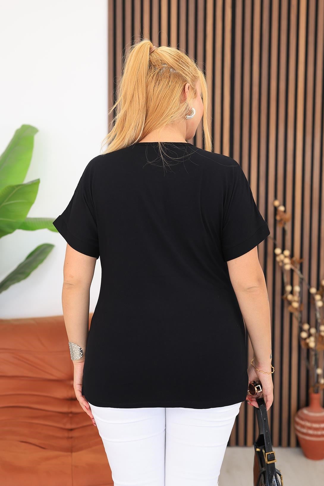 Kısa Kol Bluz Büyük Beden Yakası Dantel Detaylı Bluz