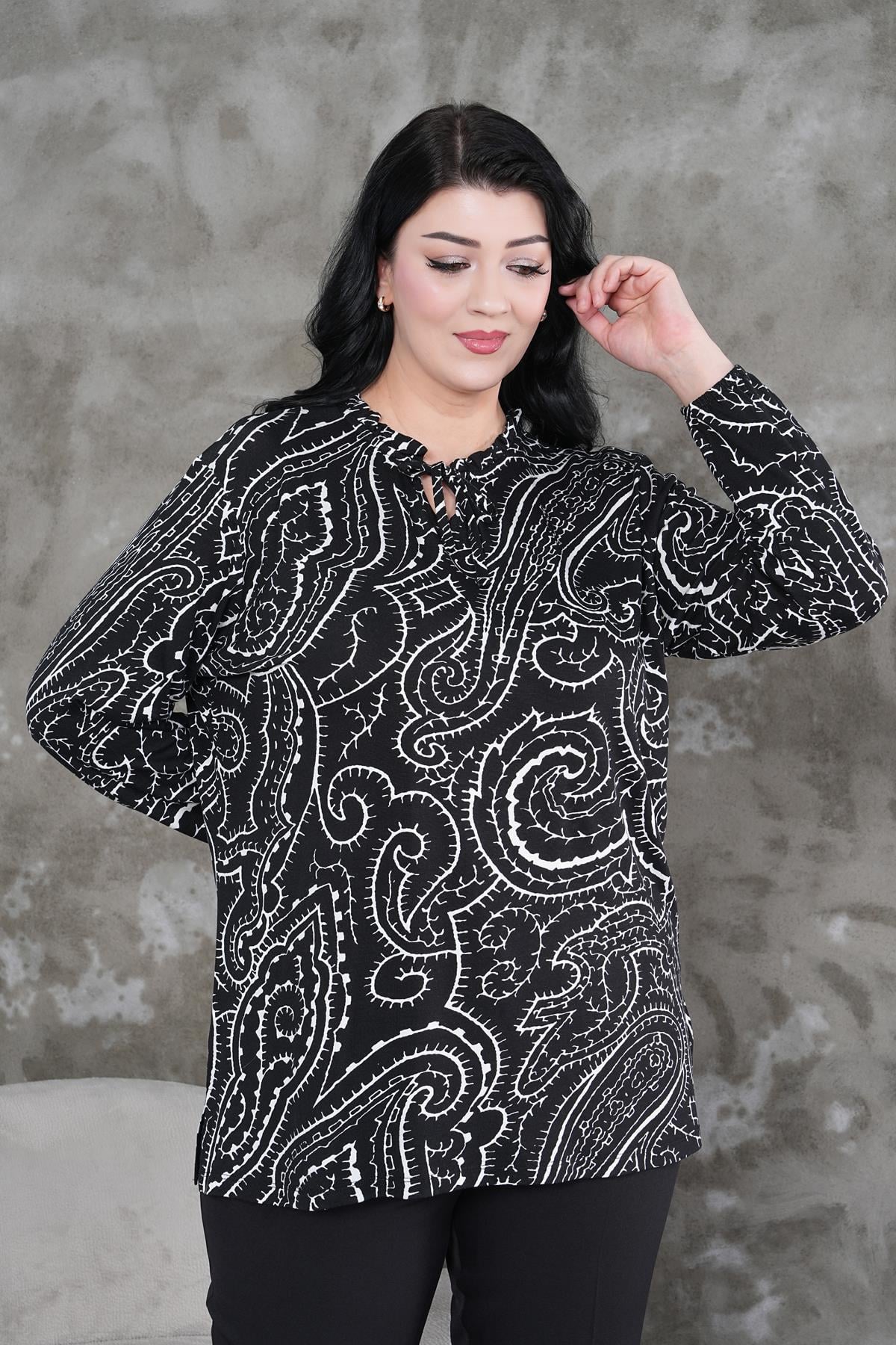 Uzun Kol Bluz Büyük Beden Yakası Fırfırlı Kolları Lastikli Oversize Bluz