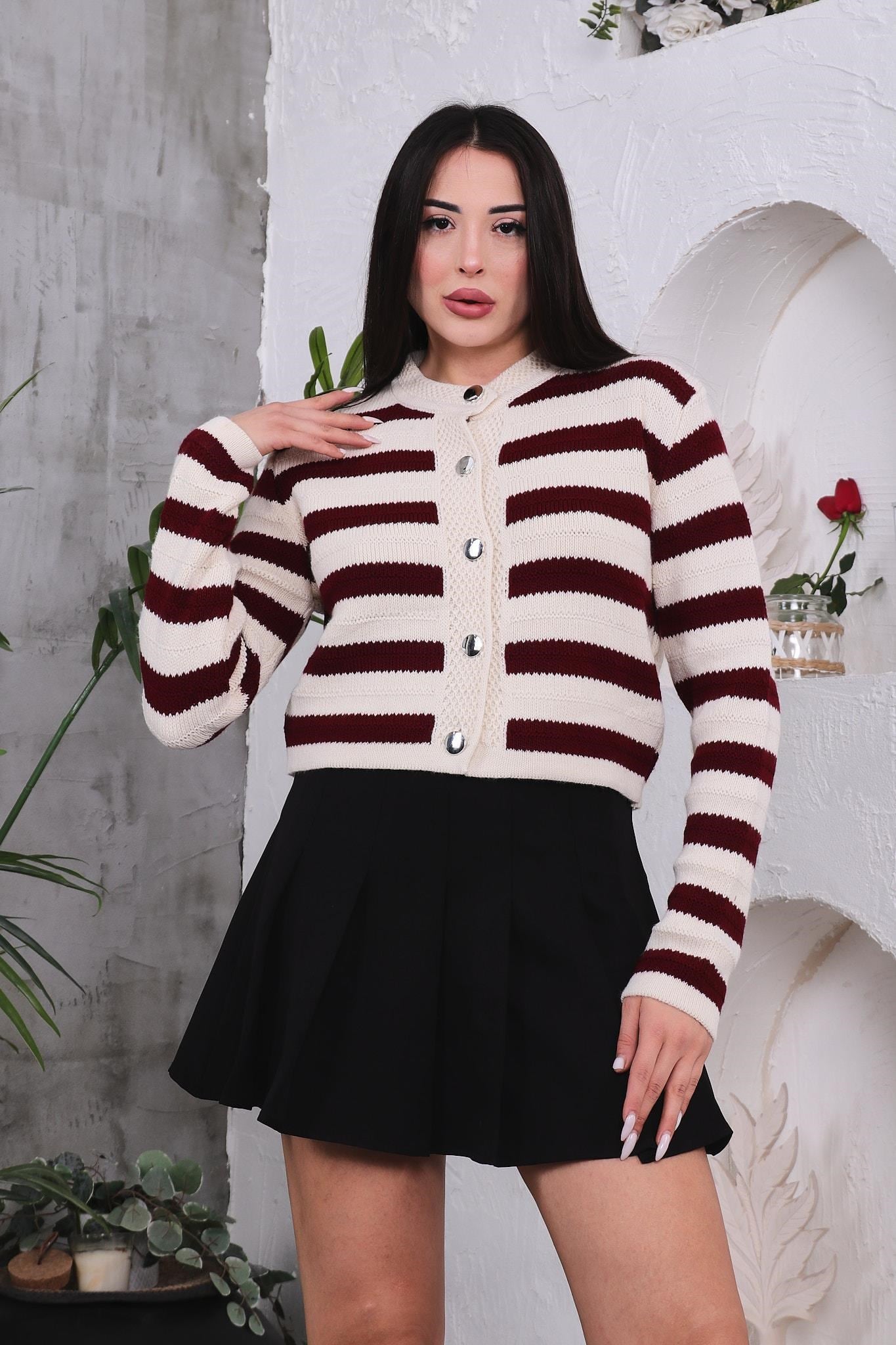 Hırka Çizgili Düğme Detaylı Hırka