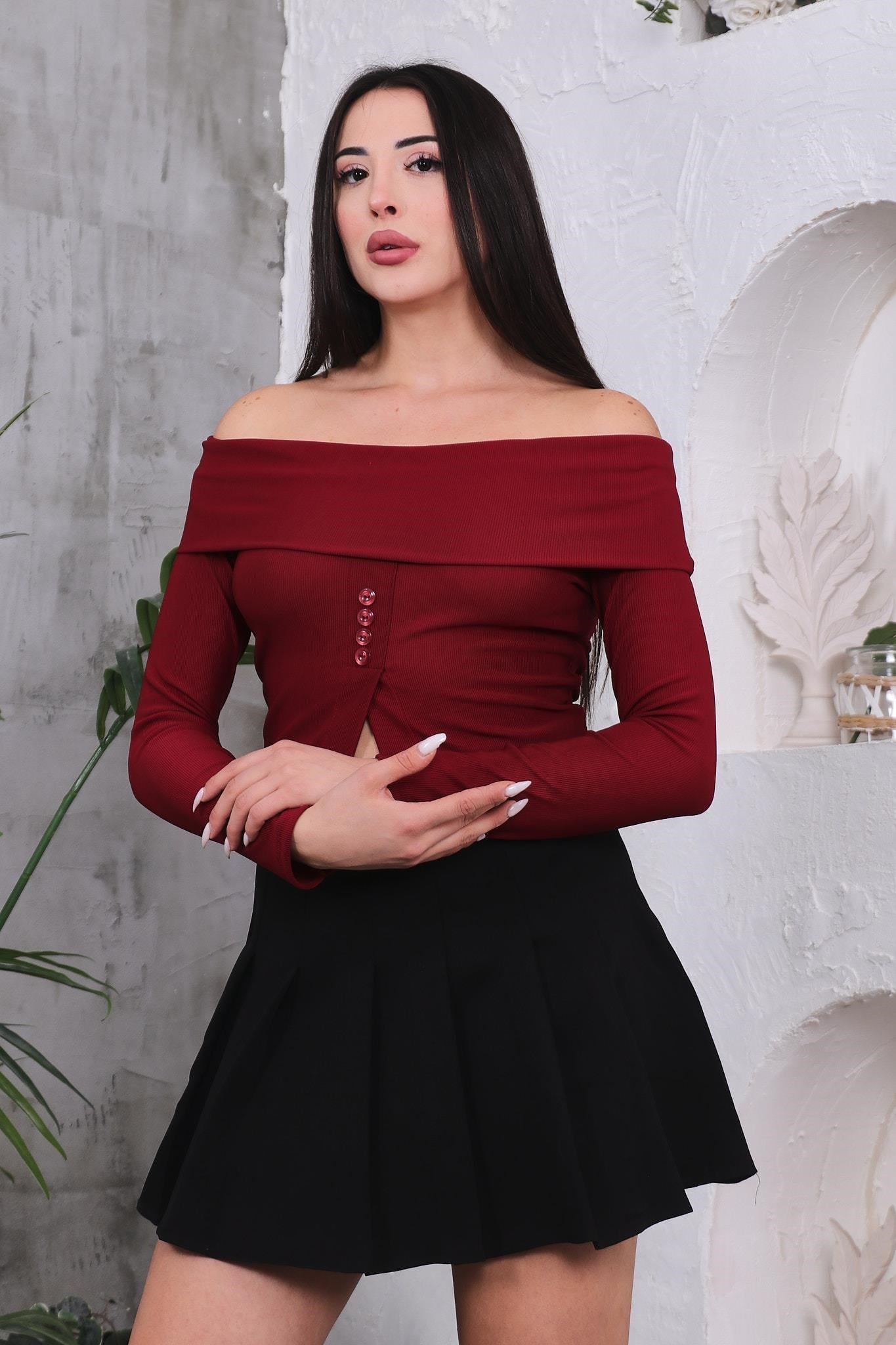 Bluz Düğmeli Carmen Yaka Bluz