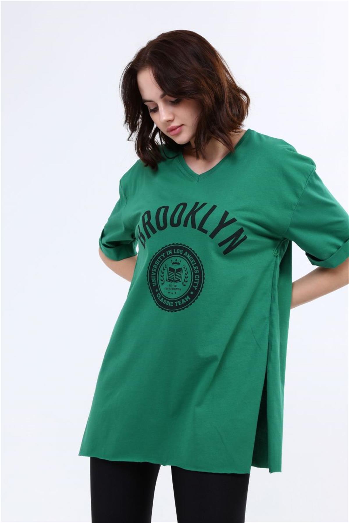 Tshirt Kadın Önü Baskılı Yırtmaçlı T-Shirt Yeşil