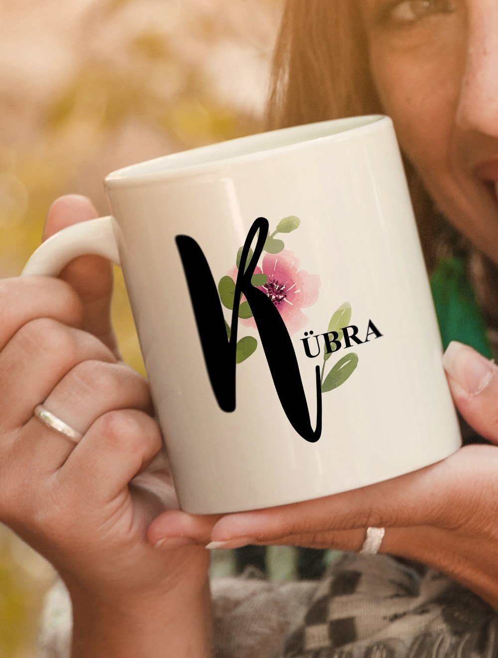 Harfli KupalarK BAŞ HARFLİ ÇİÇEK TASARIM KUPA