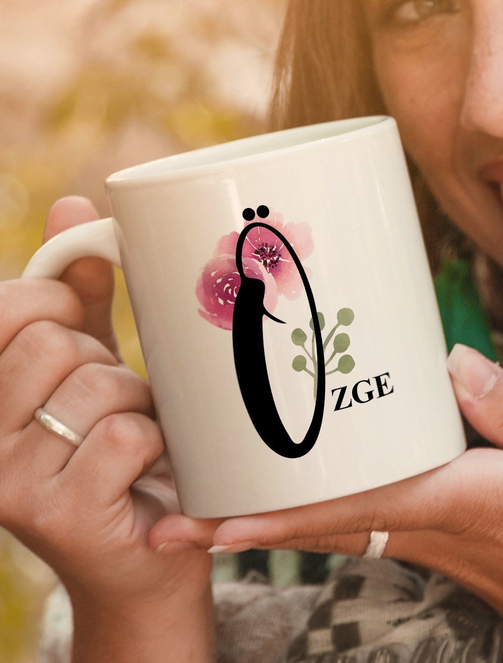 Harfli KupalarÖ BAŞ HARFLİ ÇİÇEK TASARIM  KUPA