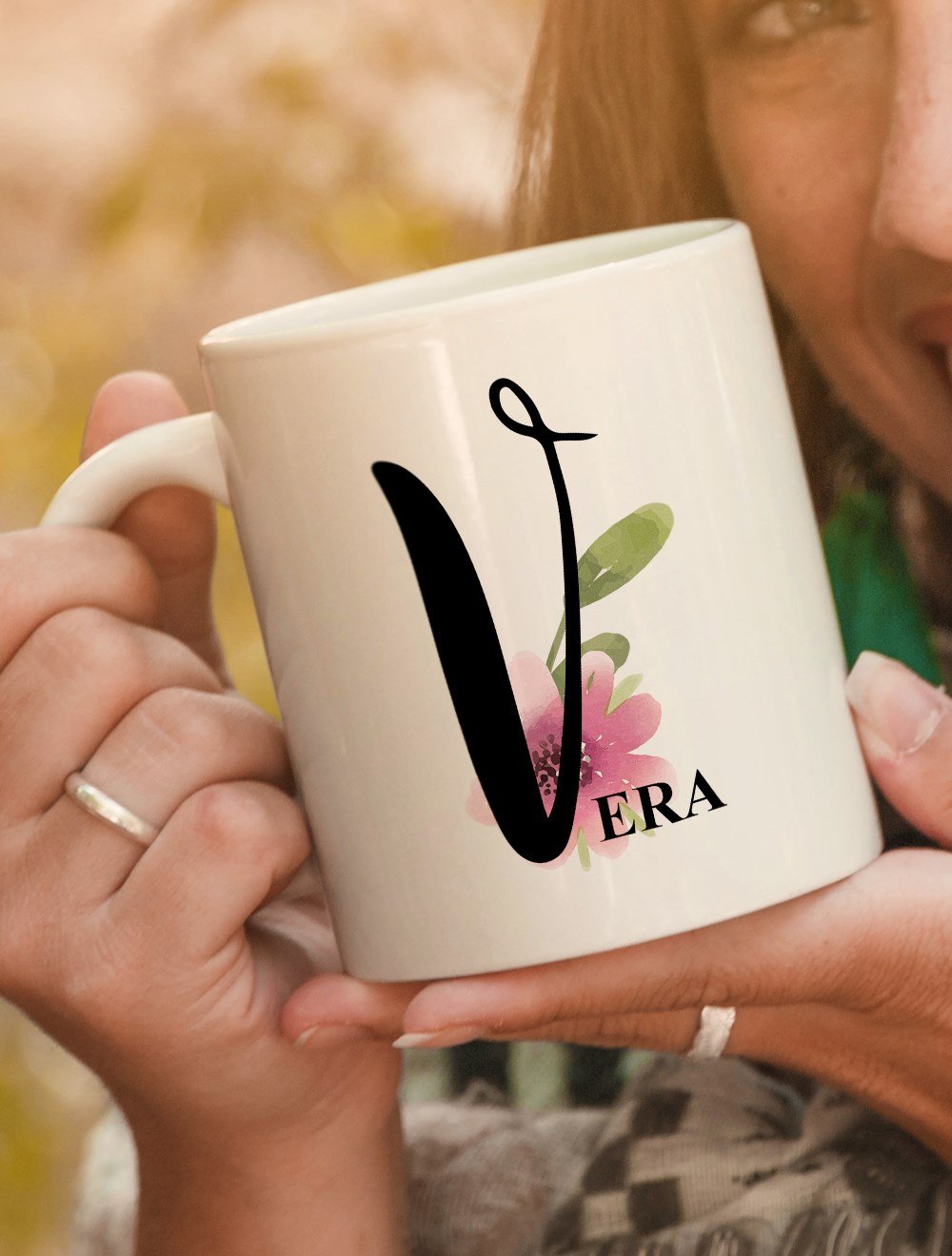 Harfli KupalarV BAŞ HARFLİ ÇİÇEK TASARIM KUPA