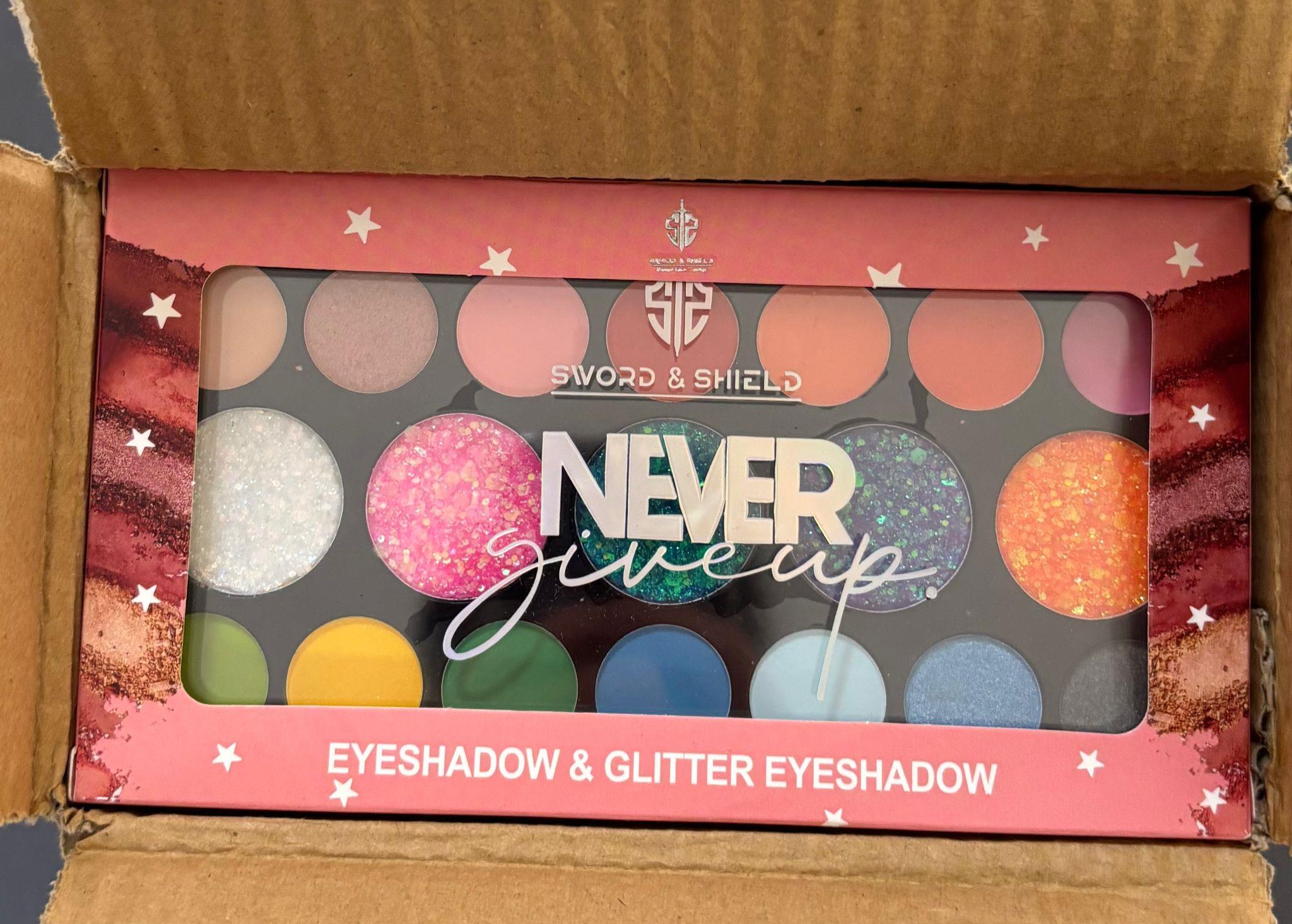 Music Festival Göz Farı Glitterli 19'lu Makyaj Paleti