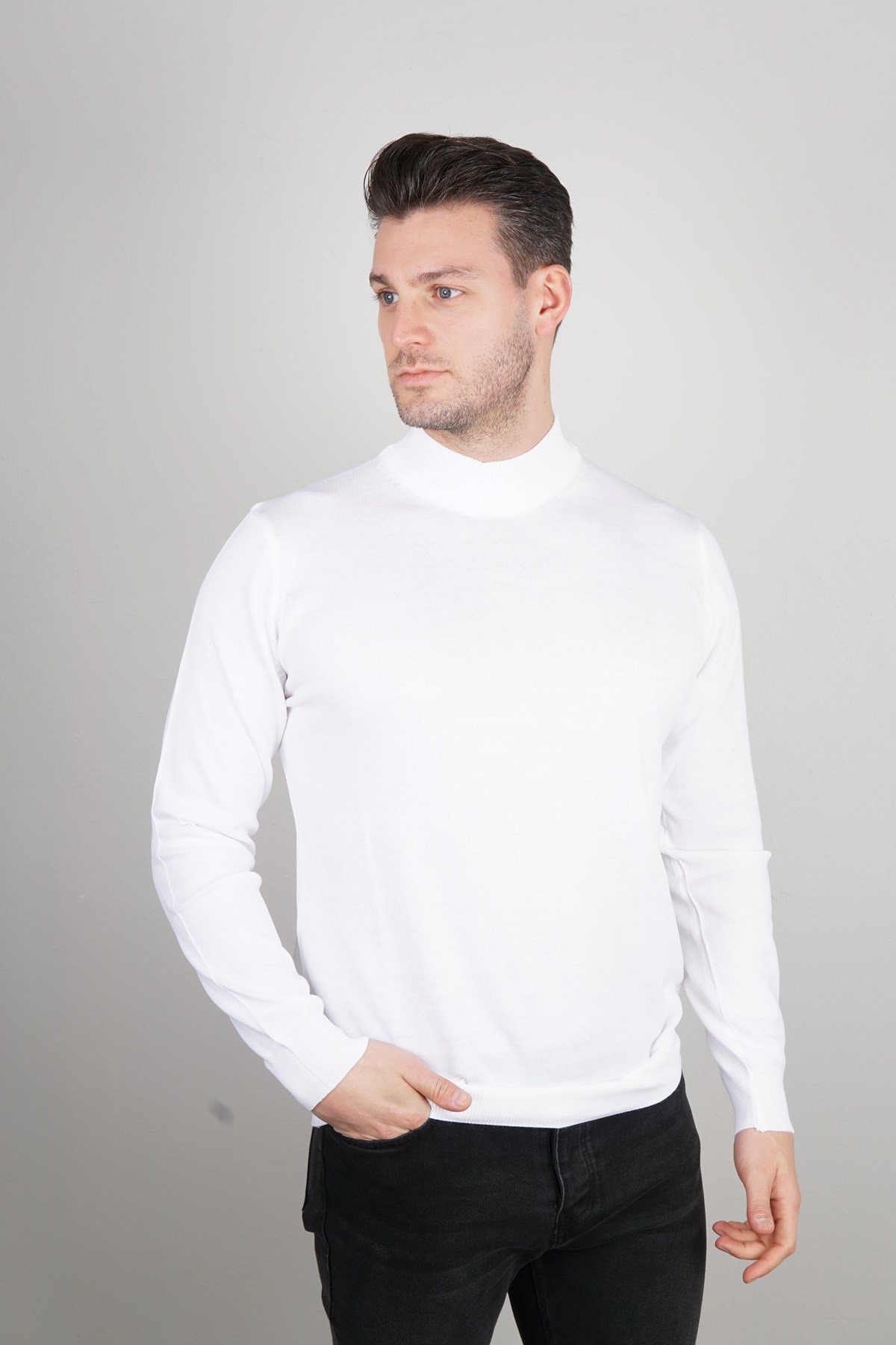 Maserto Beyaz Yarım Balıkçı Yaka Tüylenmeyen Triko Kazak