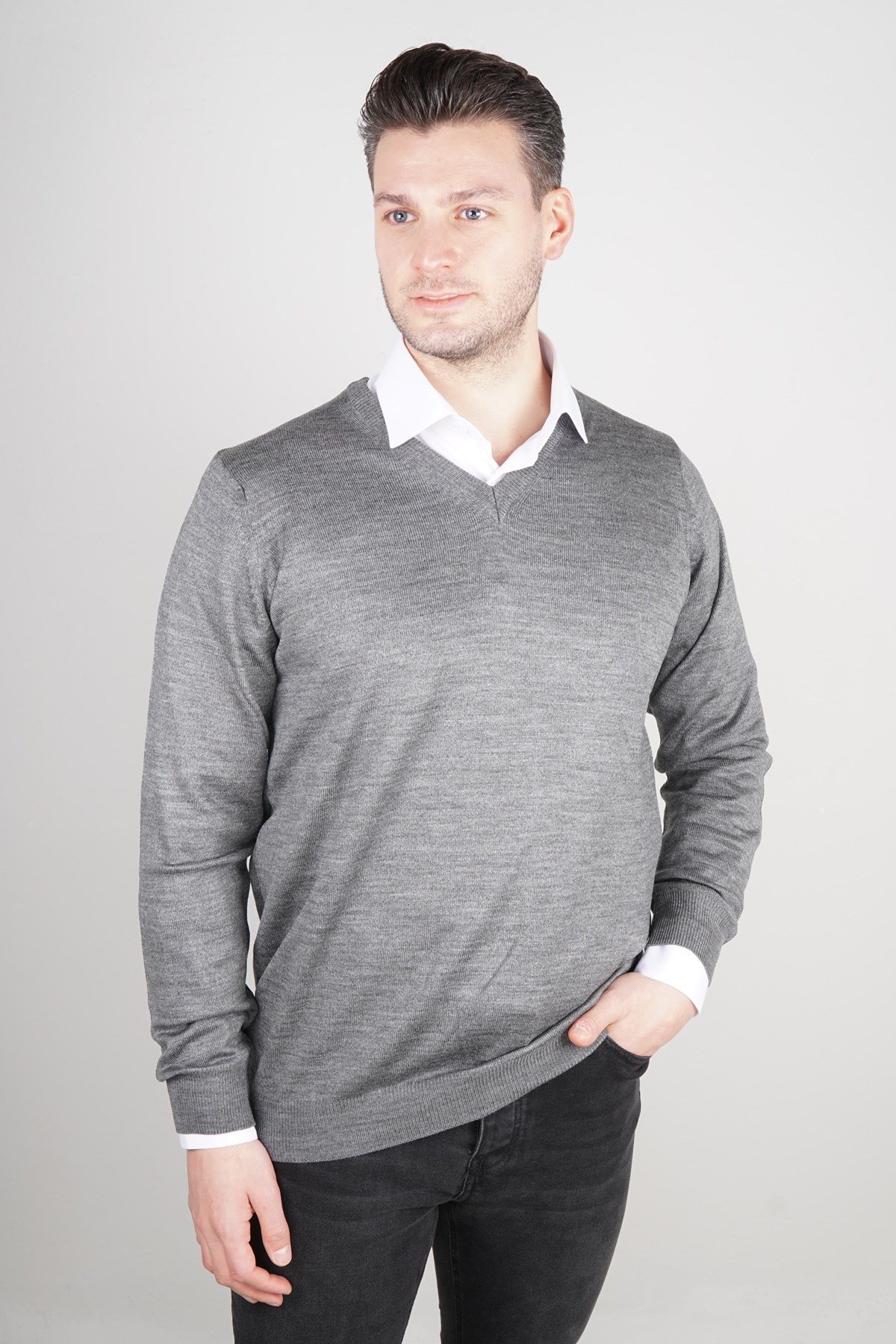 Maserto Gri V Yaka Tüylenmeyen Triko Kazak