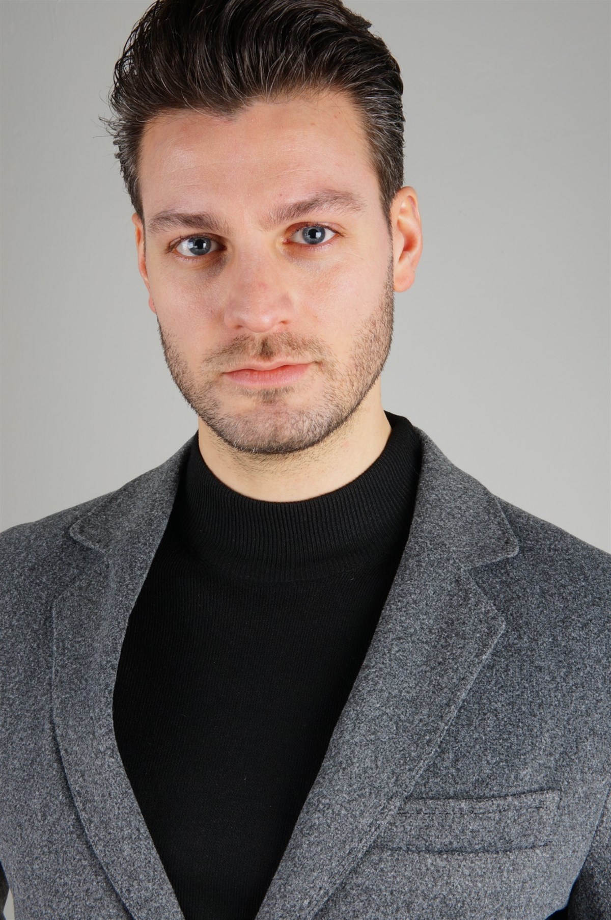 Maserto Mono Yaka Gri Kaban Düz Desenli