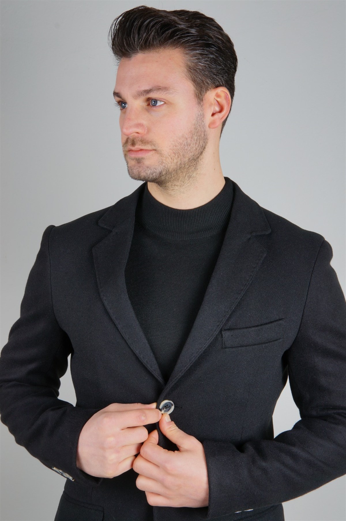 Maserto Mono Yaka Siyah Kaban Düz Desenli