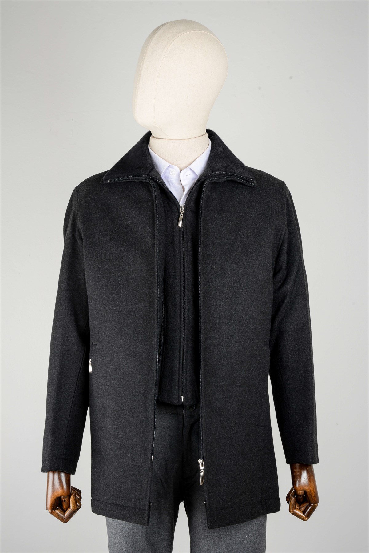 Maserto Siyah Kaban Düz Desenli