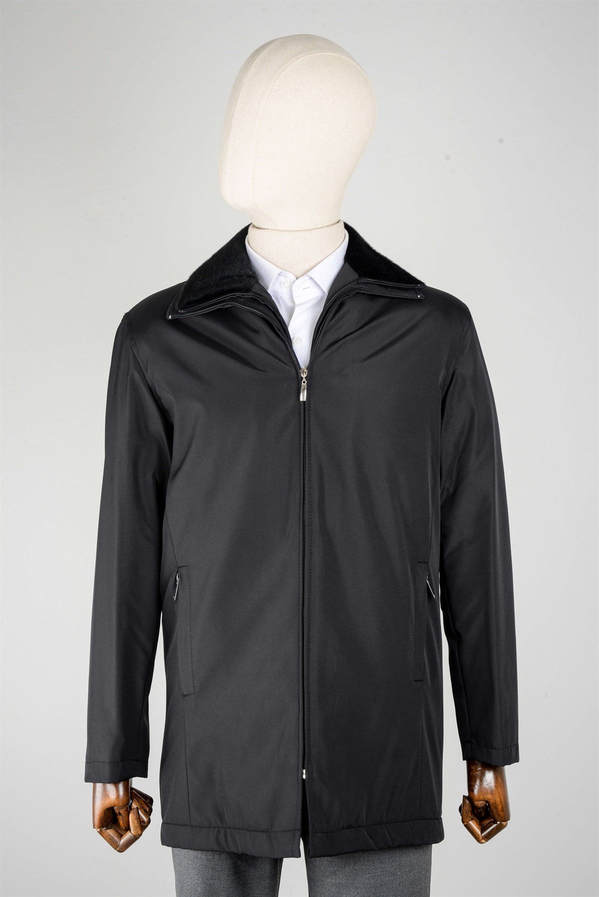 Maserto Siyah Kaban Düz Desenli