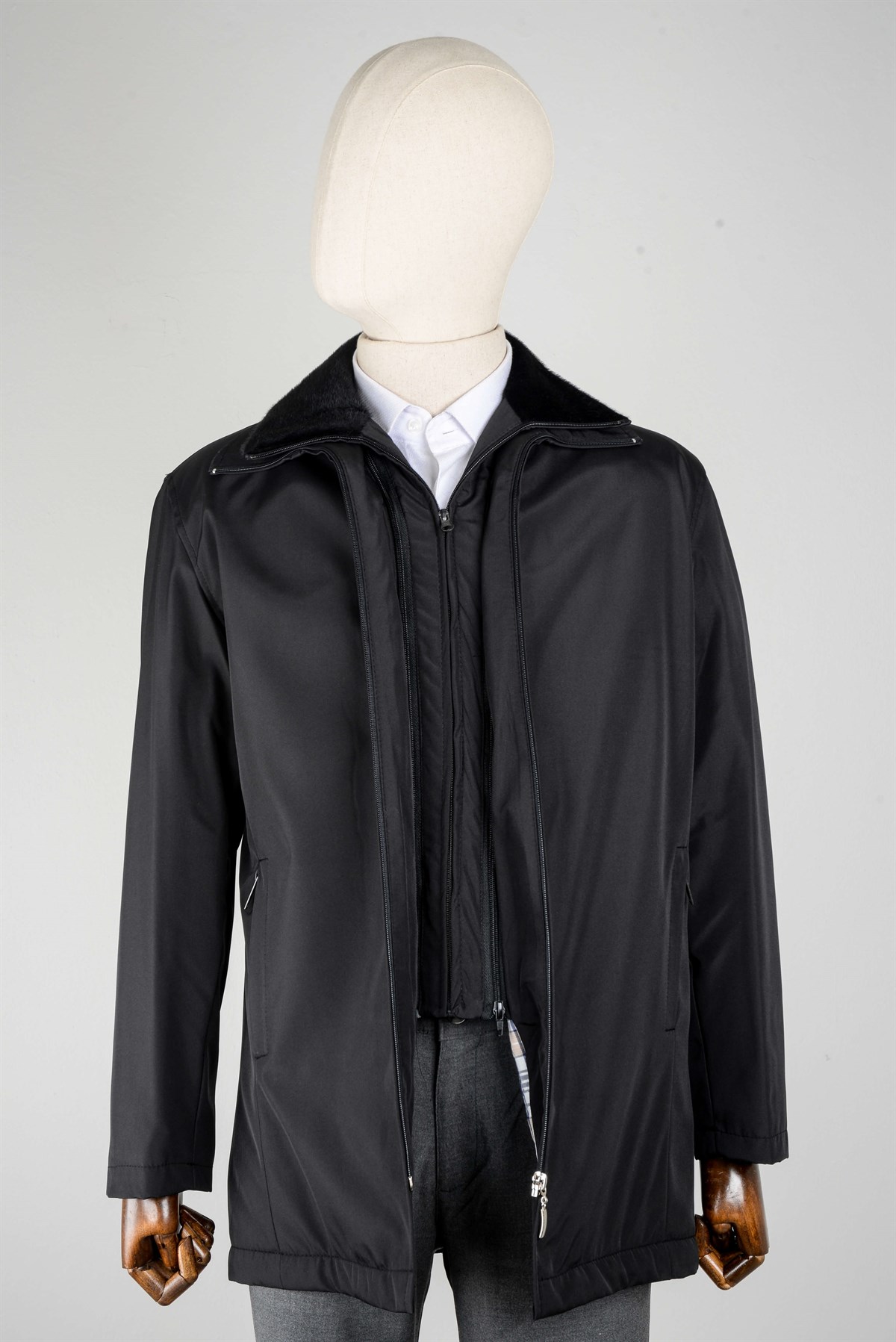 Maserto Siyah Kaban Düz Desenli