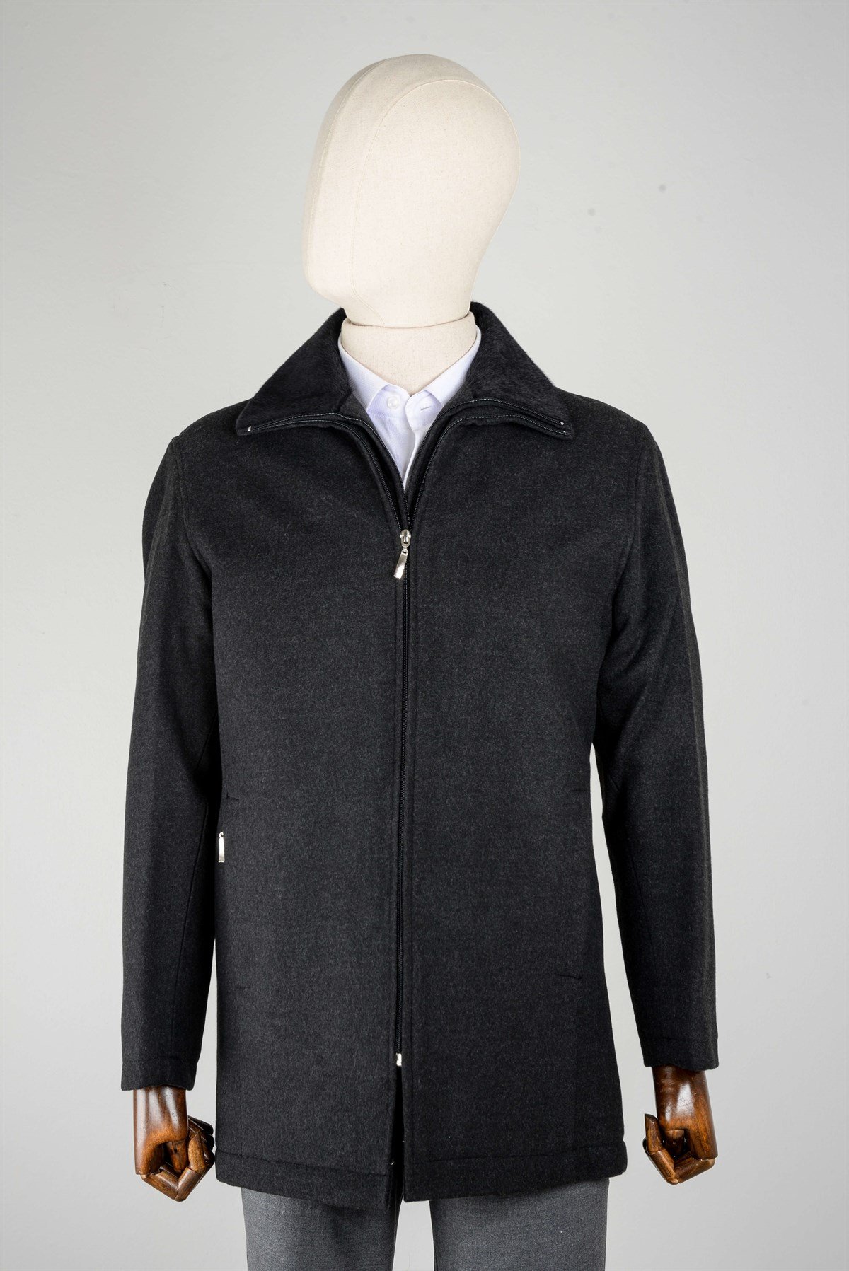 Maserto Siyah Kaban Düz Desenli