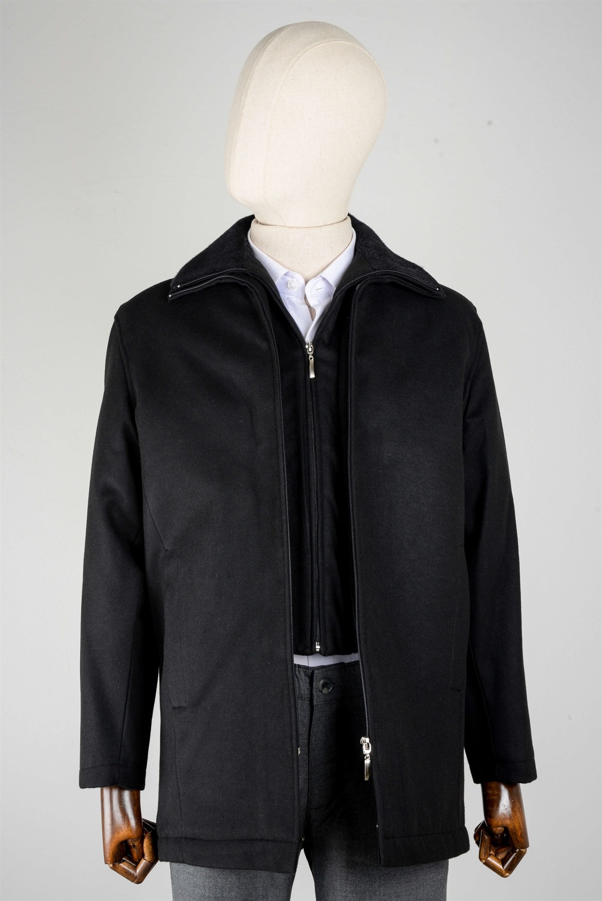 Maserto Siyah Kaban Düz Desenli