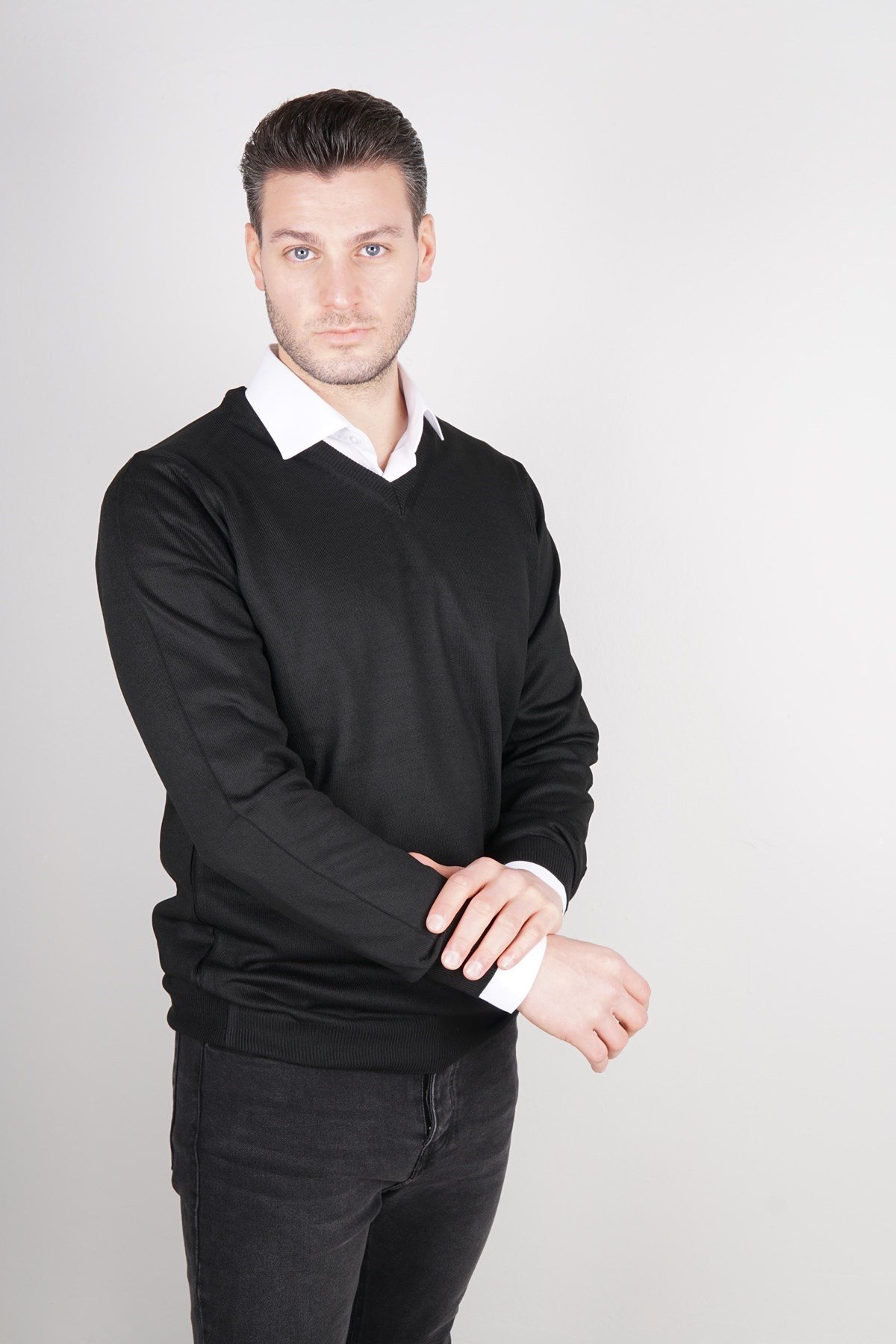 Maserto Siyah V Yaka Tüylenmeyen Triko Kazak