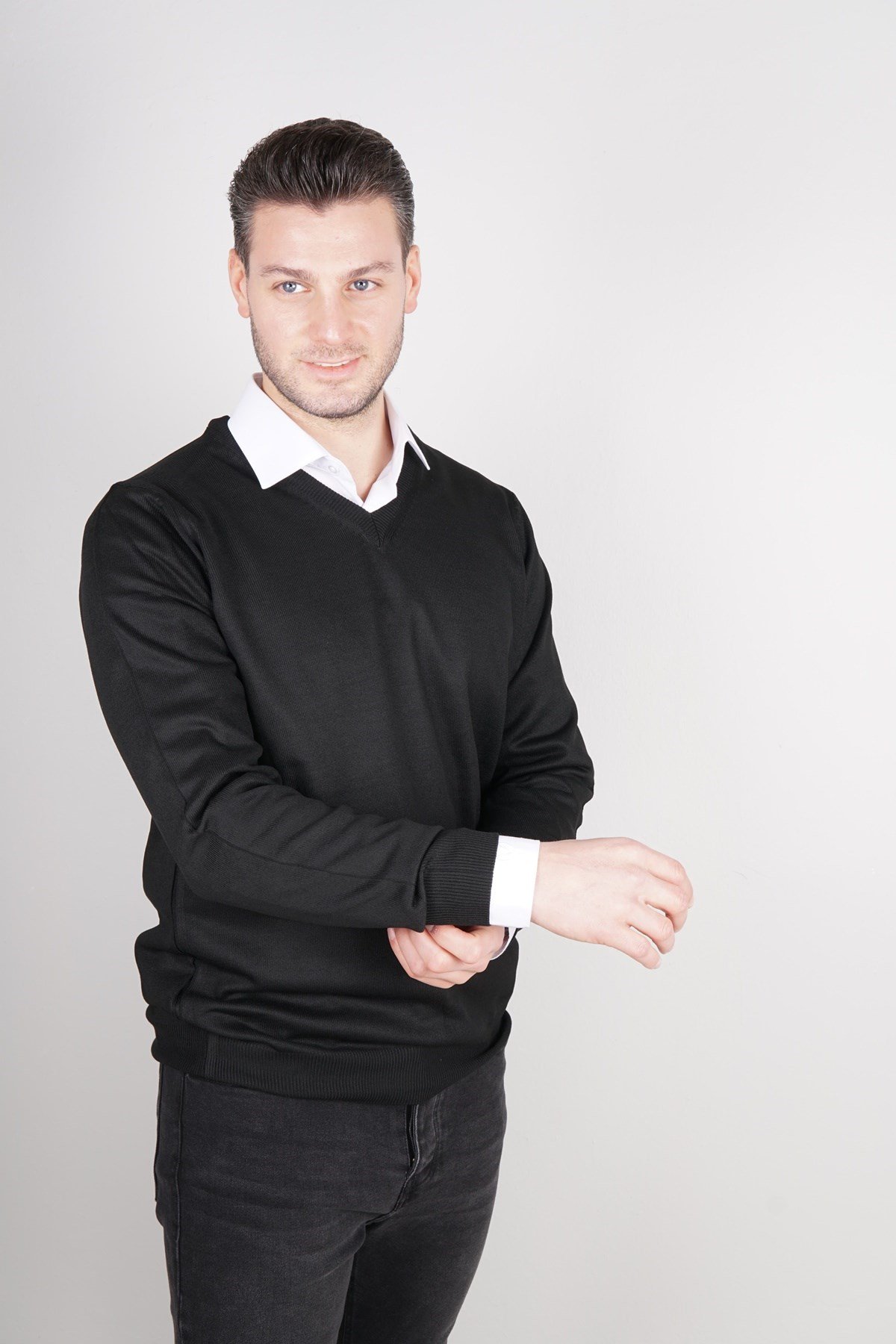 Maserto Siyah V Yaka Tüylenmeyen Triko Kazak