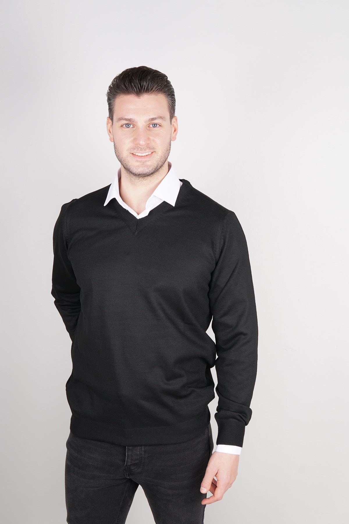 Maserto Siyah V Yaka Tüylenmeyen Triko Kazak