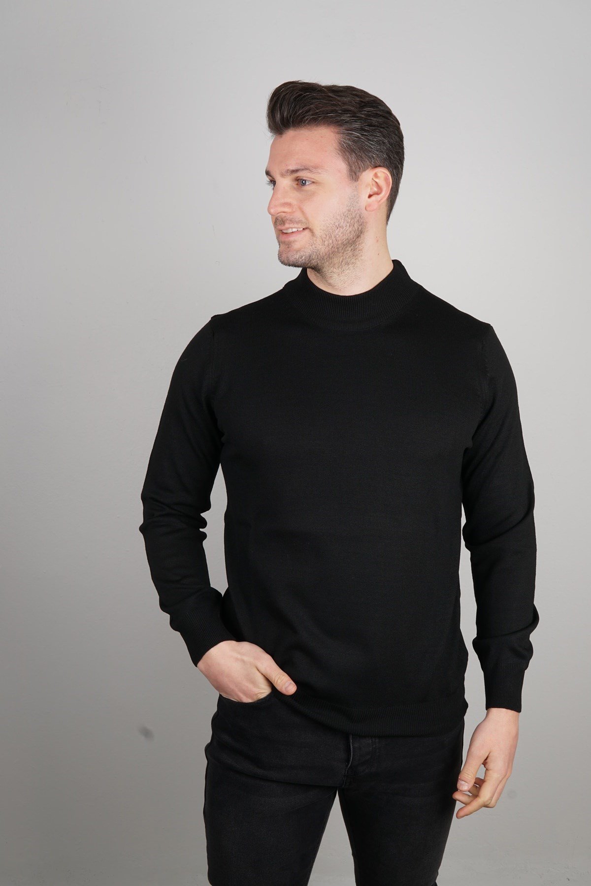 Maserto Siyah Yarım Balıkçı Yaka Tüylenmeyen Triko Kazak