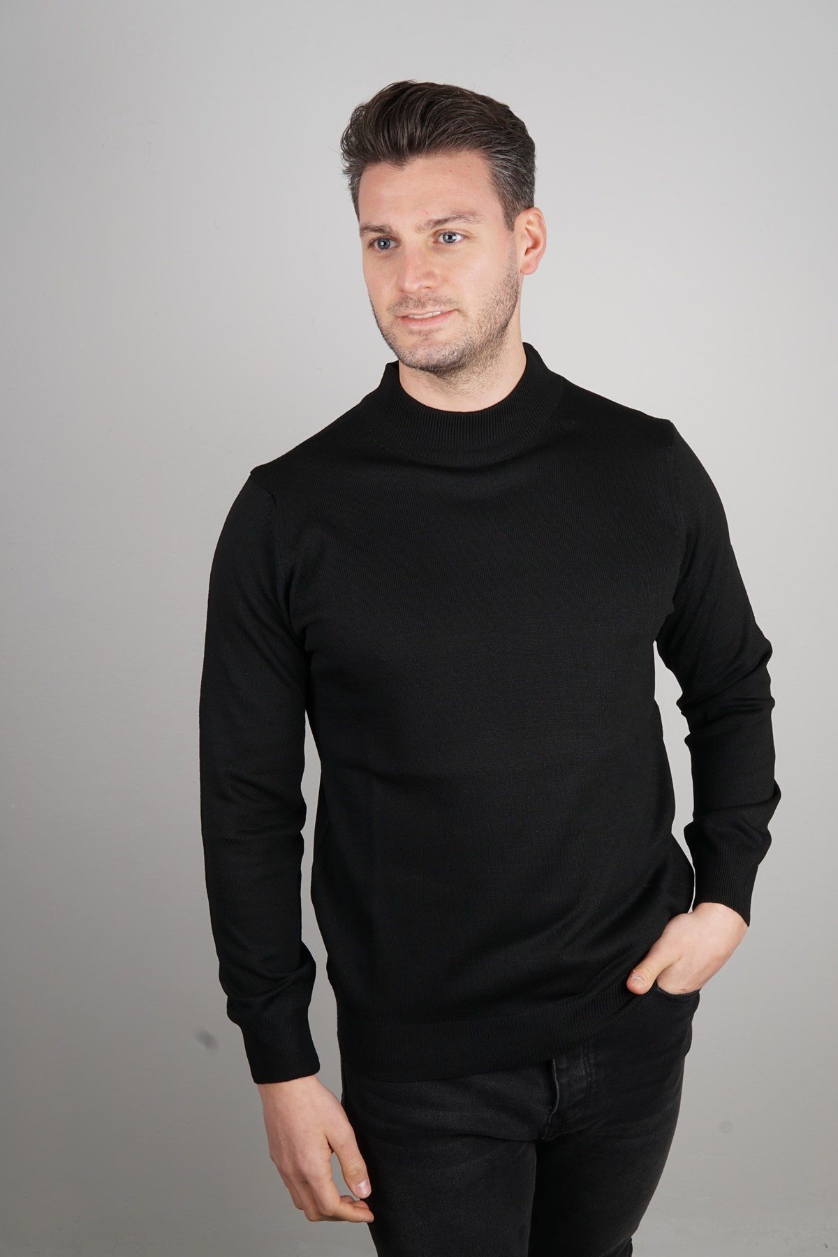 Maserto Siyah Yarım Balıkçı Yaka Tüylenmeyen Triko Kazak