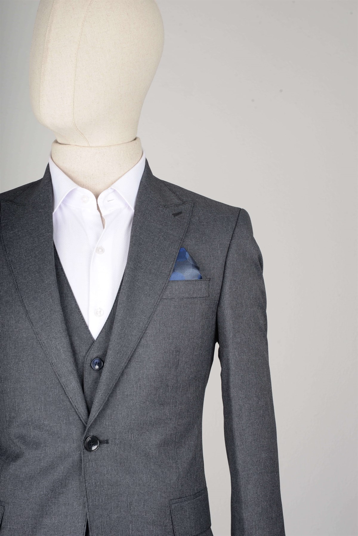 Maserto Slim Fit Koyu Gri Yelekli Takım Elbise Kendinden Desenli