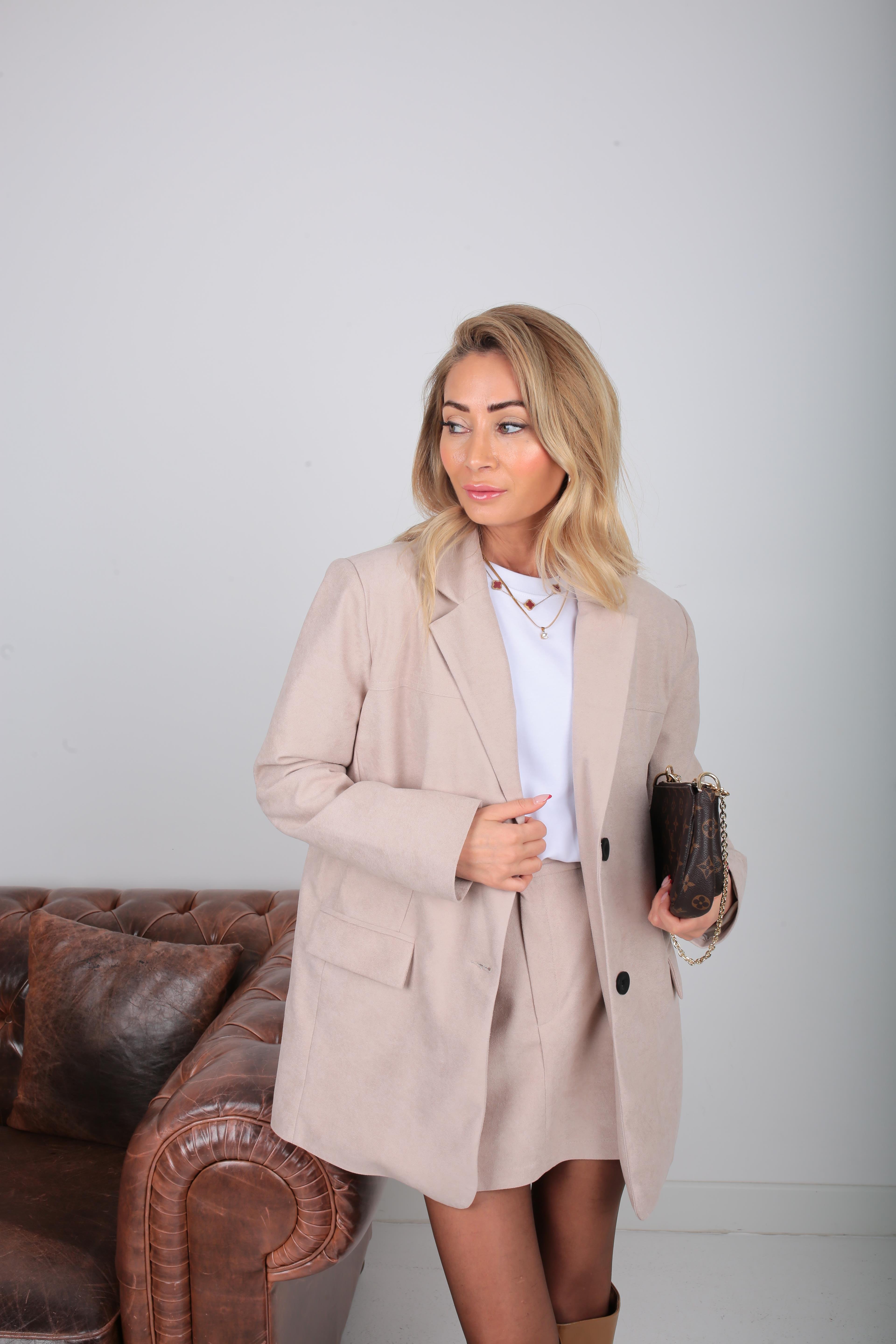 Bej Mini Etekli Düğme Detay Bej Takım TAKIM