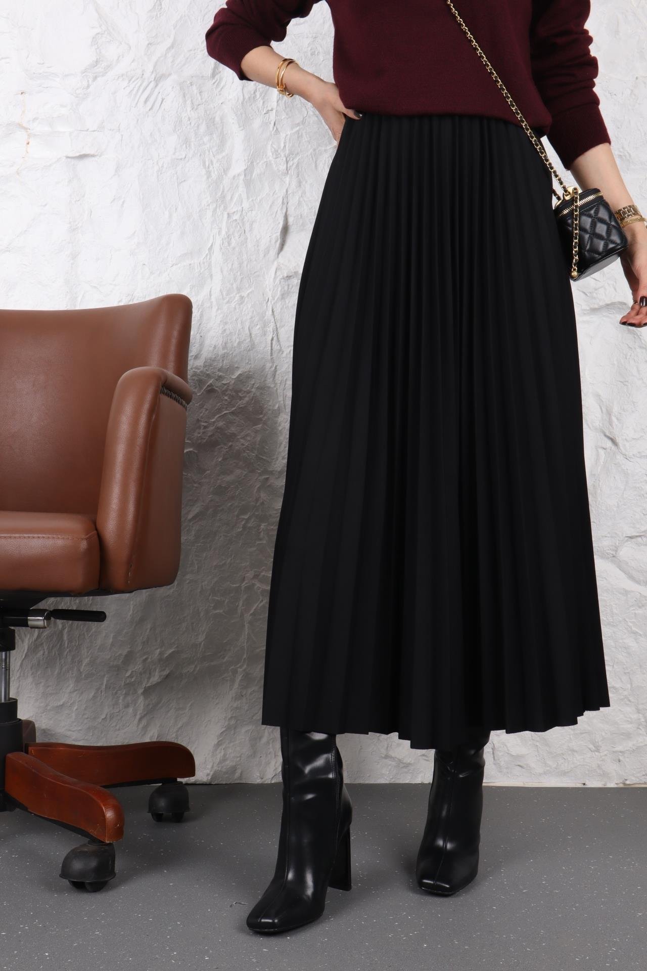 Beli Lastikli Uzun Piliseli Siyah Etek ETEK