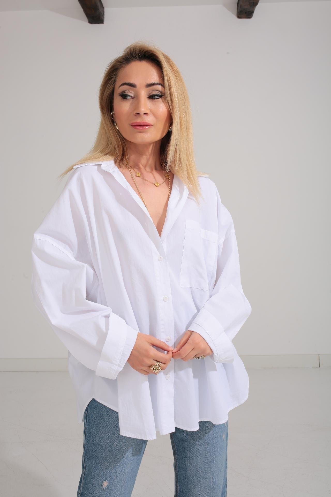 Beyaz Oversize Tek Cepli Gömlek GÖMLEK