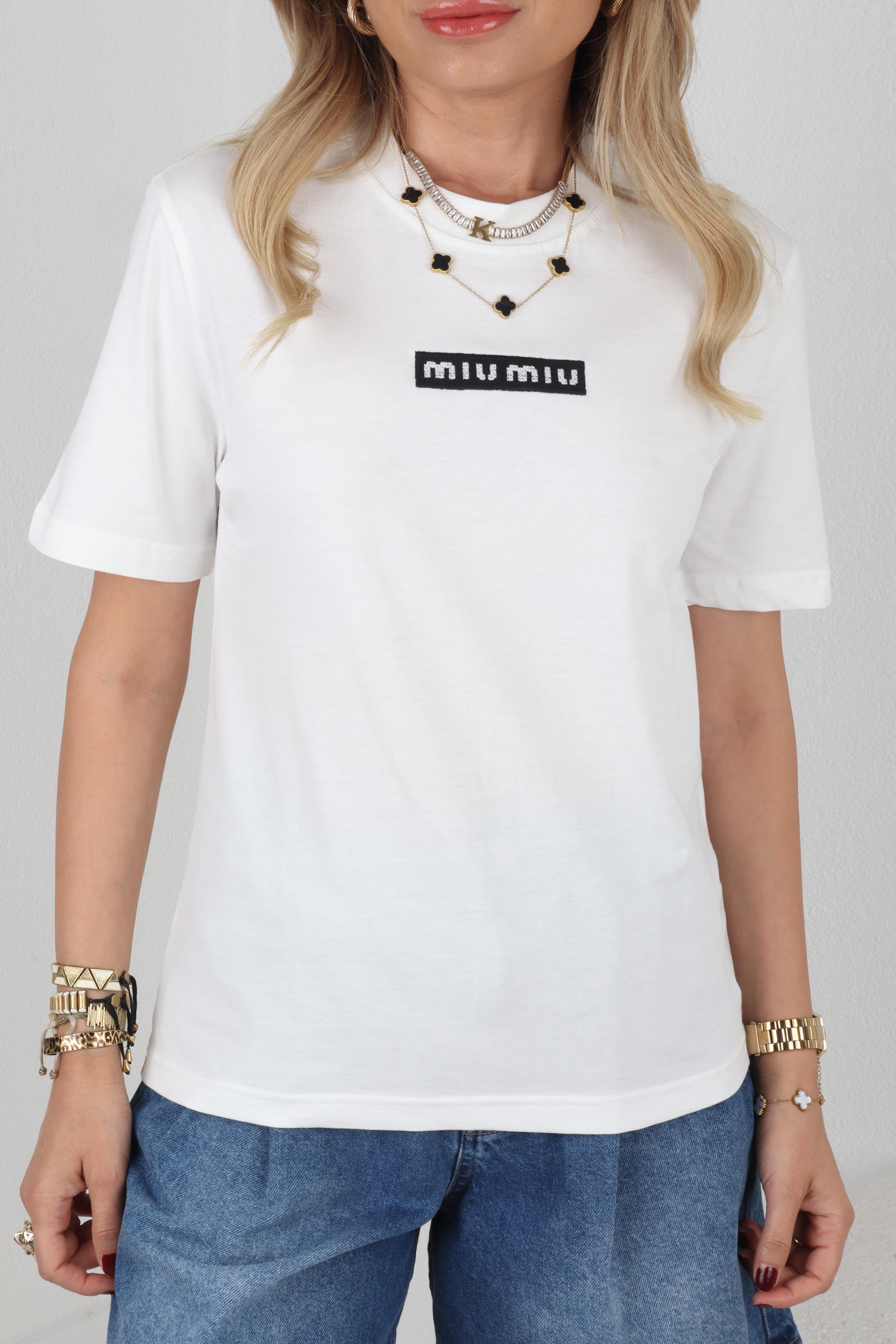Bisiklet Yaka Dolgu Nakışlı Beyaz Tshirt T-SHİRT
