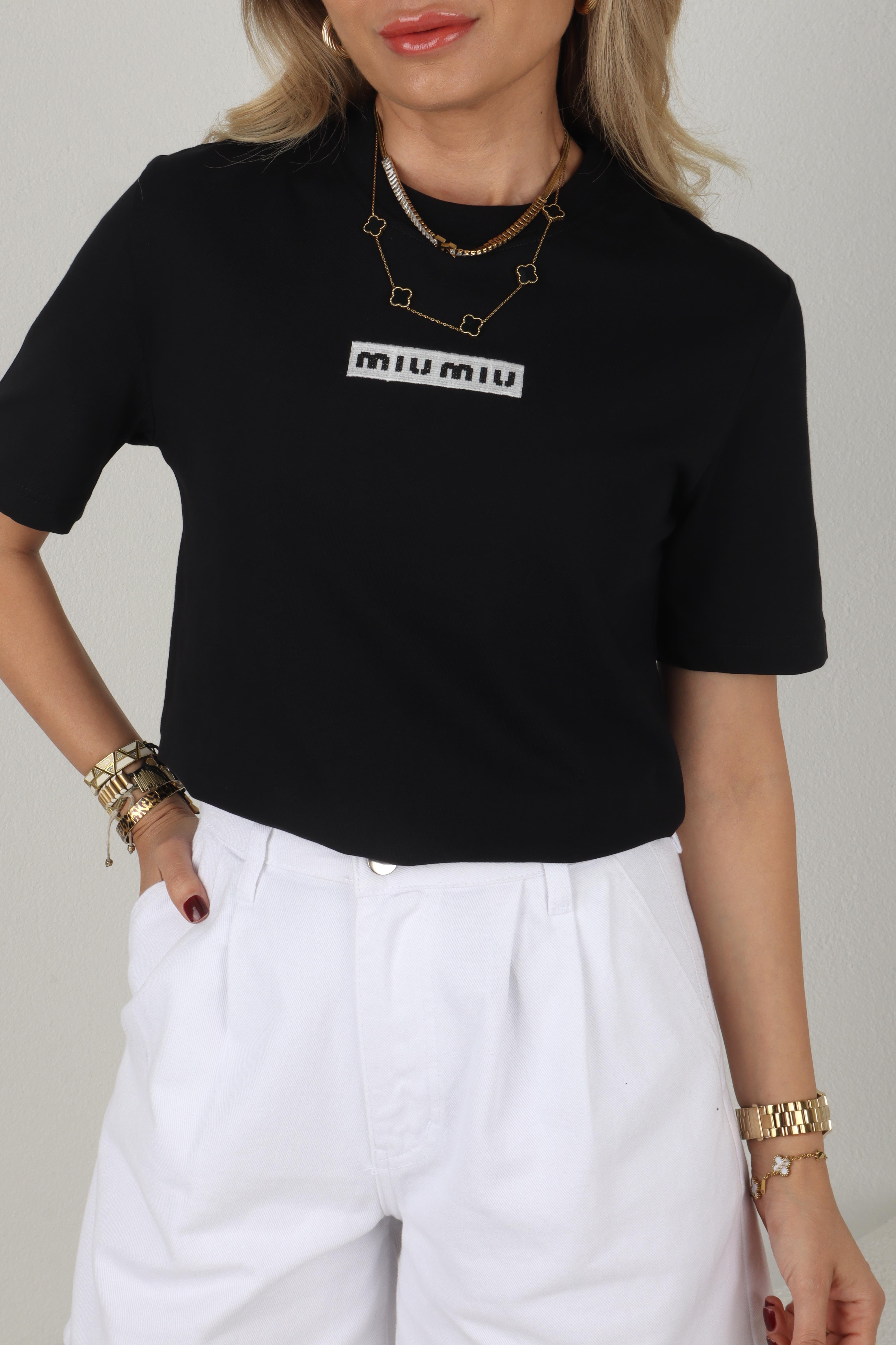 Bisiklet Yaka Dolgu Nakışlı Siyah Tshirt T-SHİRT
