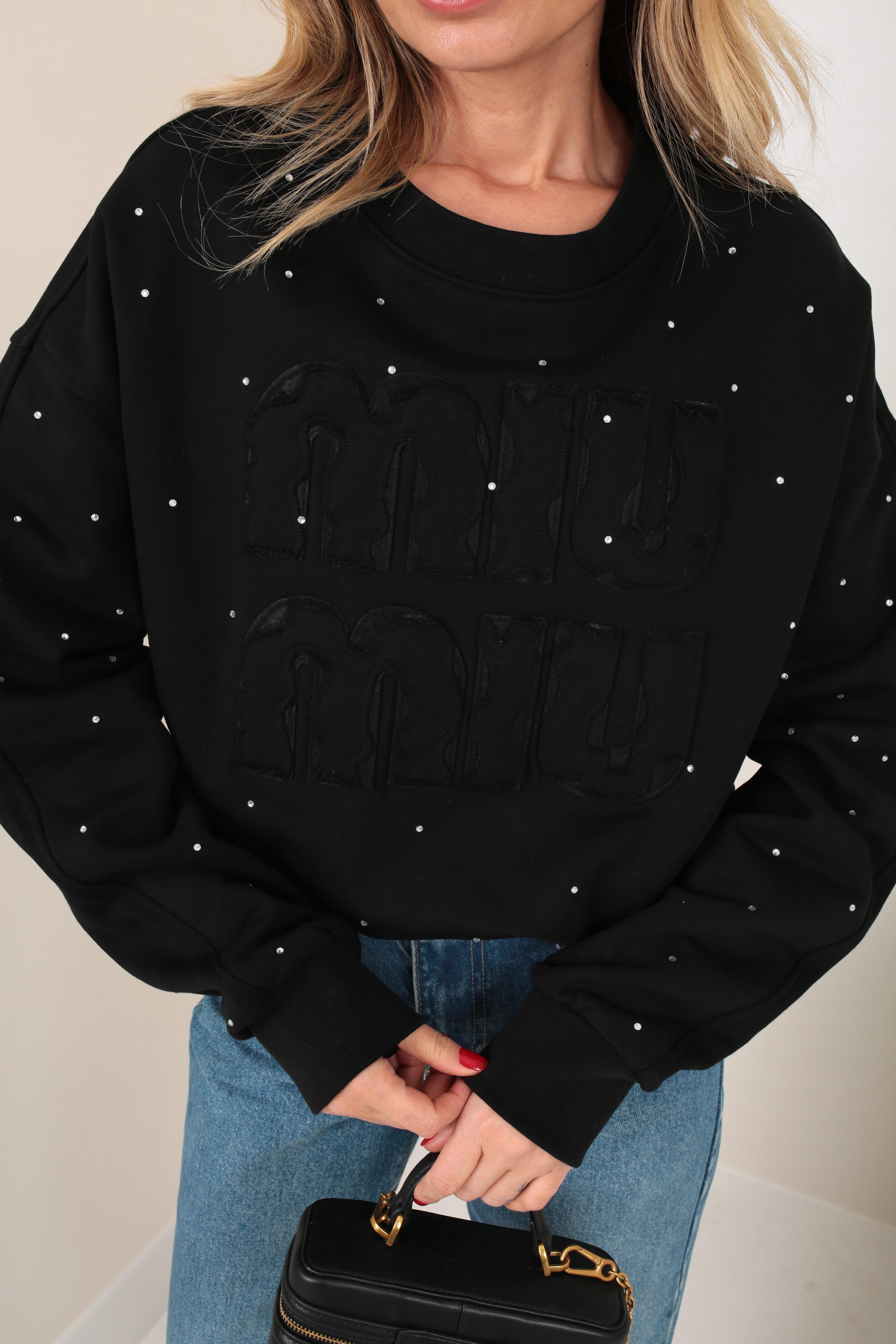 Büyük Nakışlı Taş Baskılı Siyah Sweatshirt SWEATSHİRT