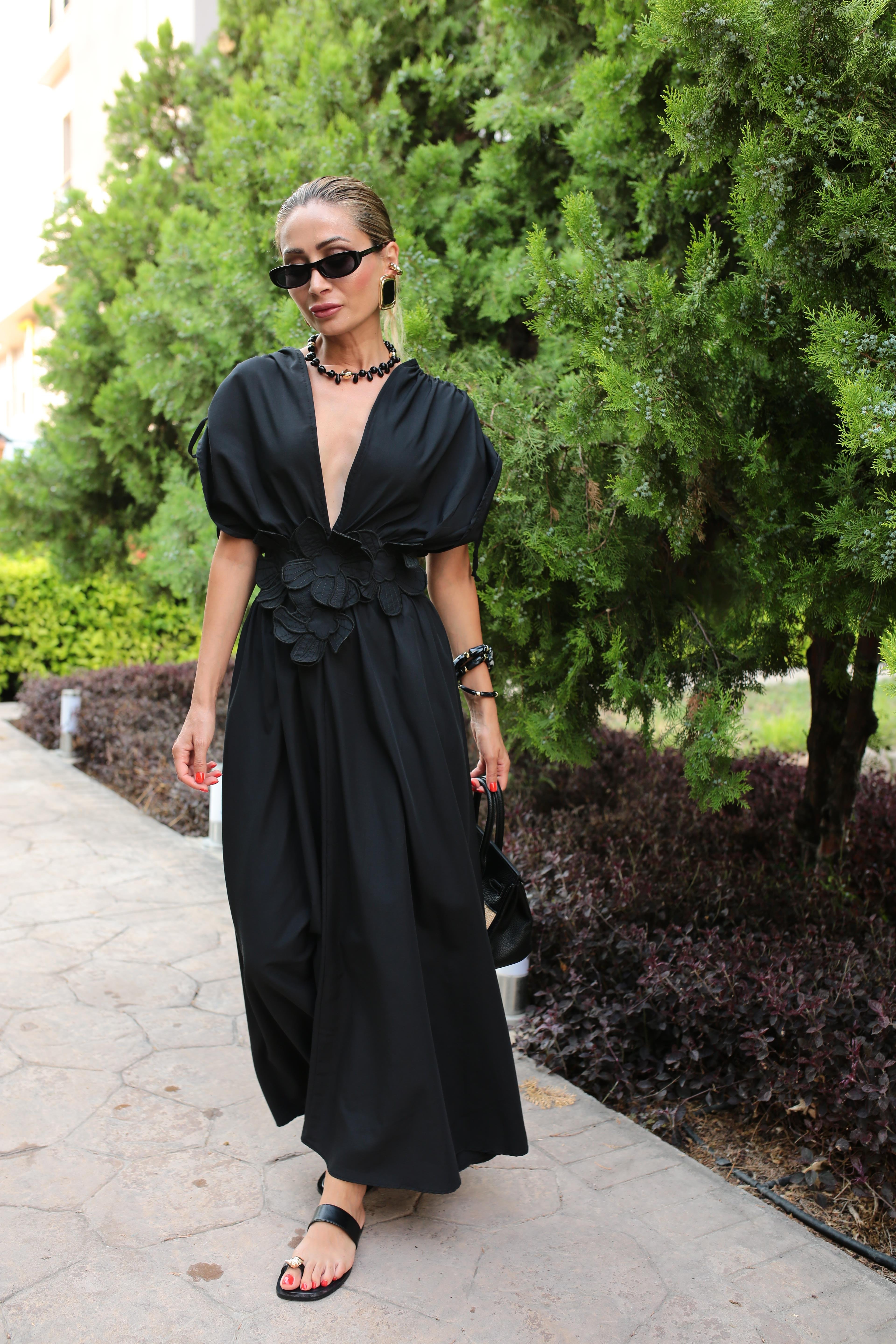 Derin V Yaka Takma Çiçekli Siyah Elbise ELBİSE | NO33