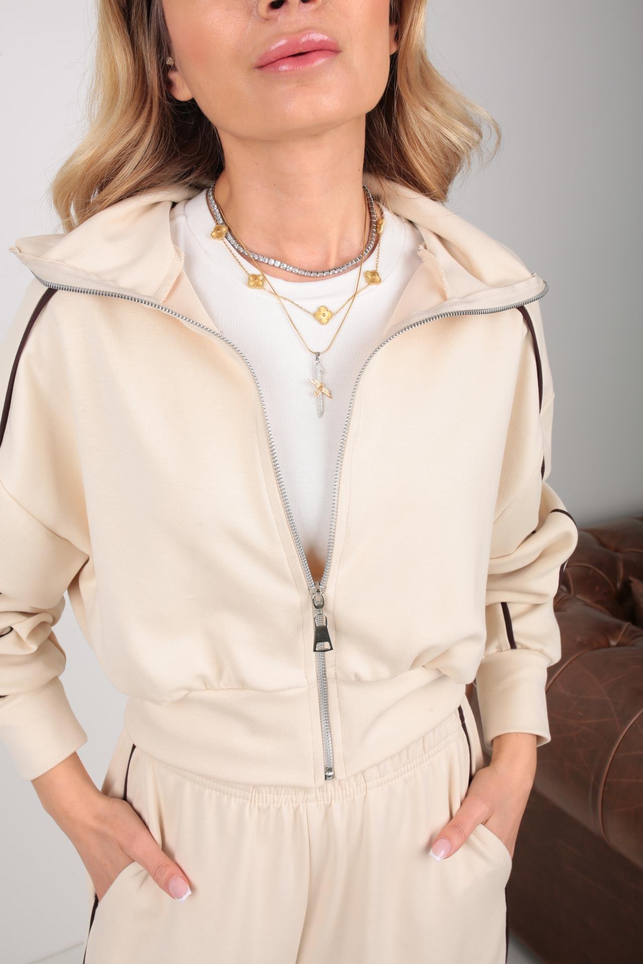 Dik Yaka Biyeli Krem Spor Takım SPOR TAKIMLAR