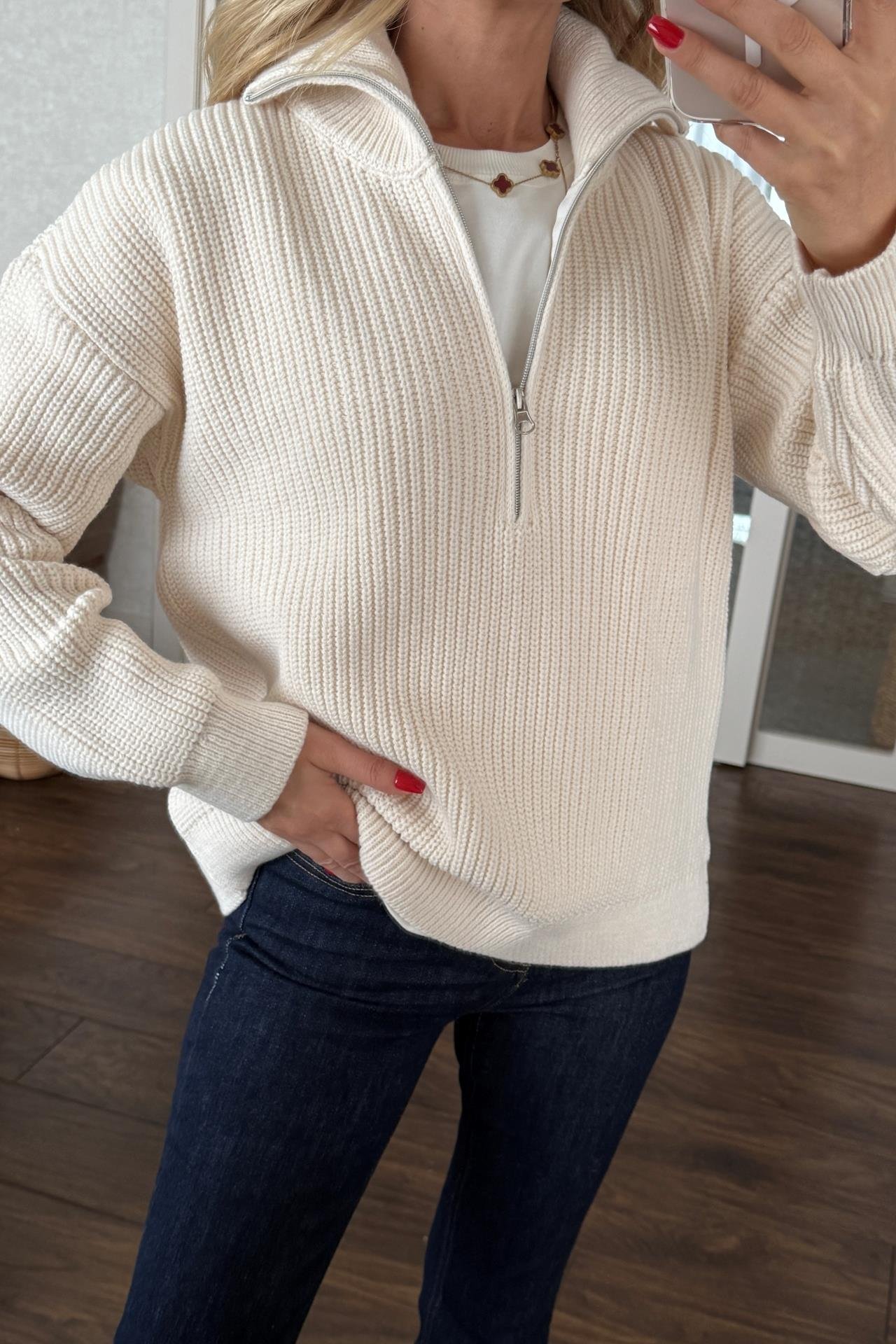 Dik Yaka Fermuarlı Ekru Basic Kazak TRİKO VE KAZAK