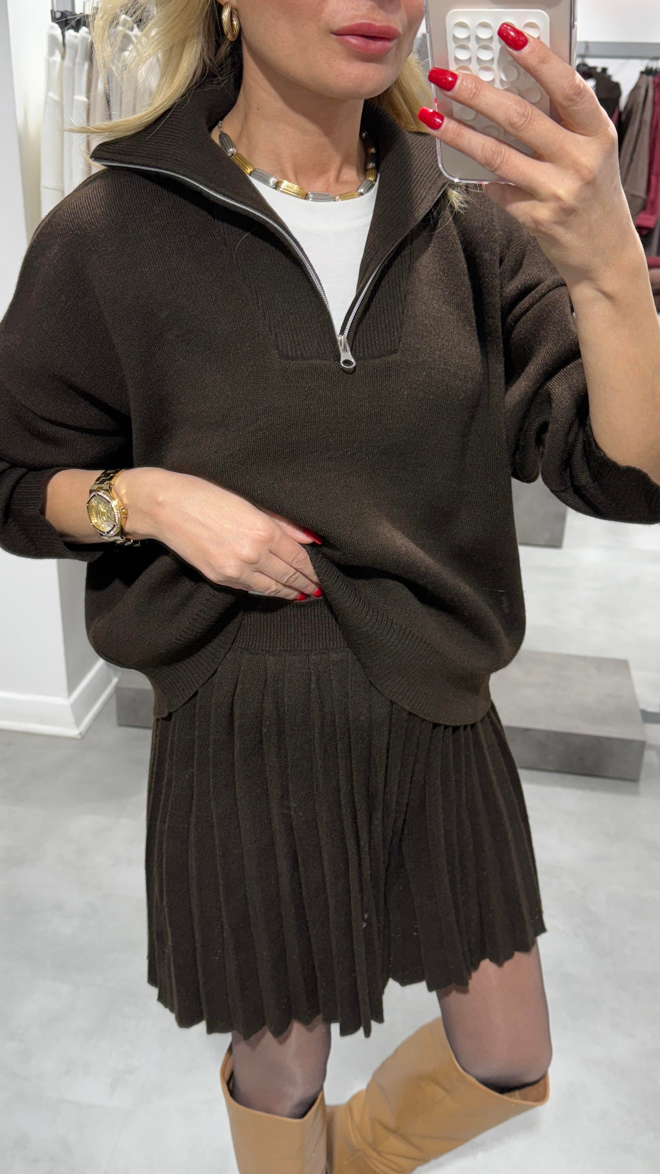 Dik Yaka pileli etekli Kahve Triko Takım TAKIM