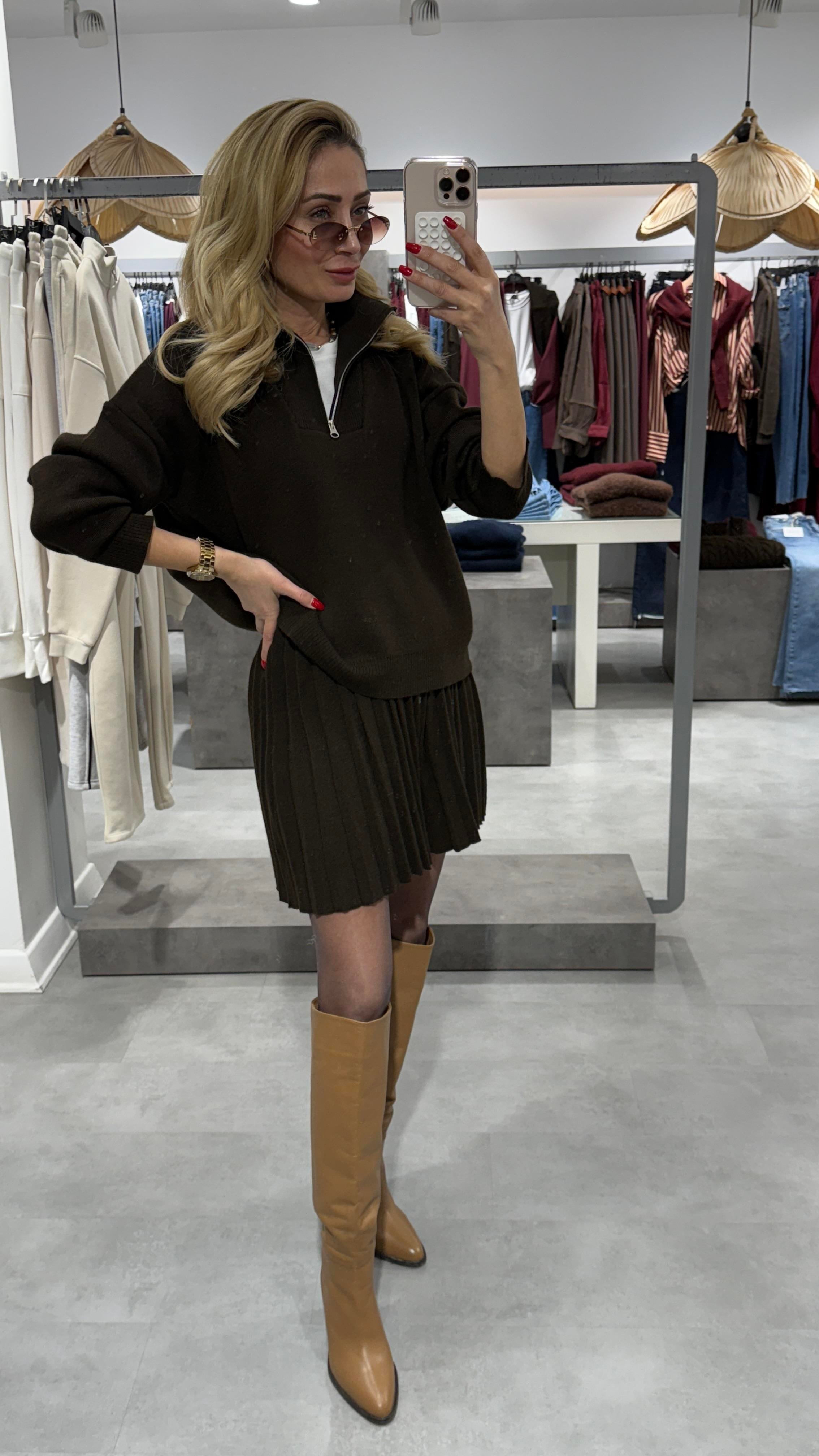 Dik Yaka pileli etekli Kahve Triko Takım TAKIM