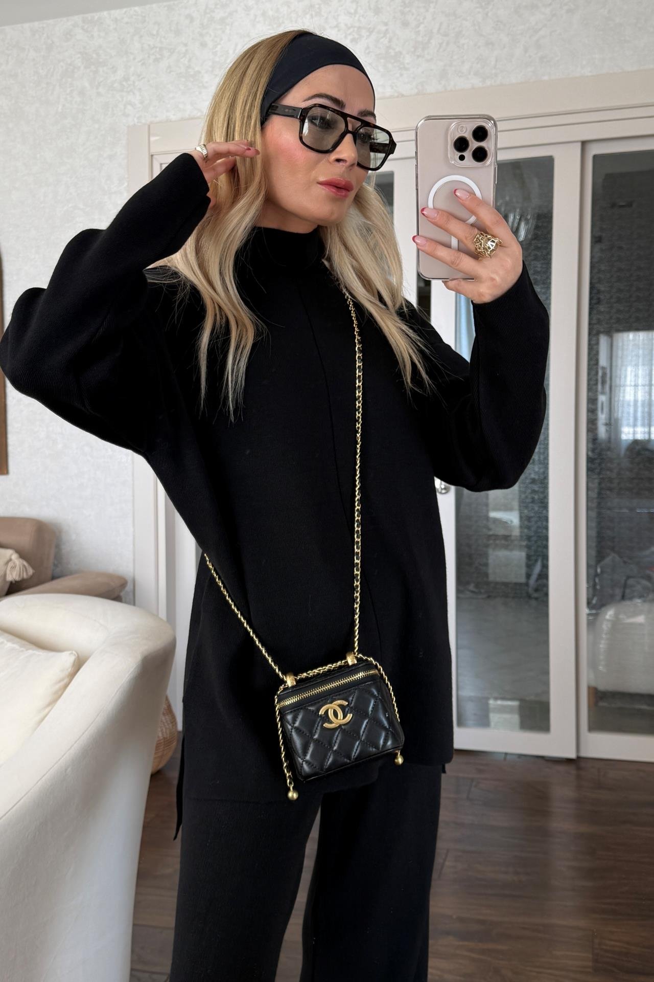 Dik Yaka Siyah Pantolonlu Triko Takım TAKIM