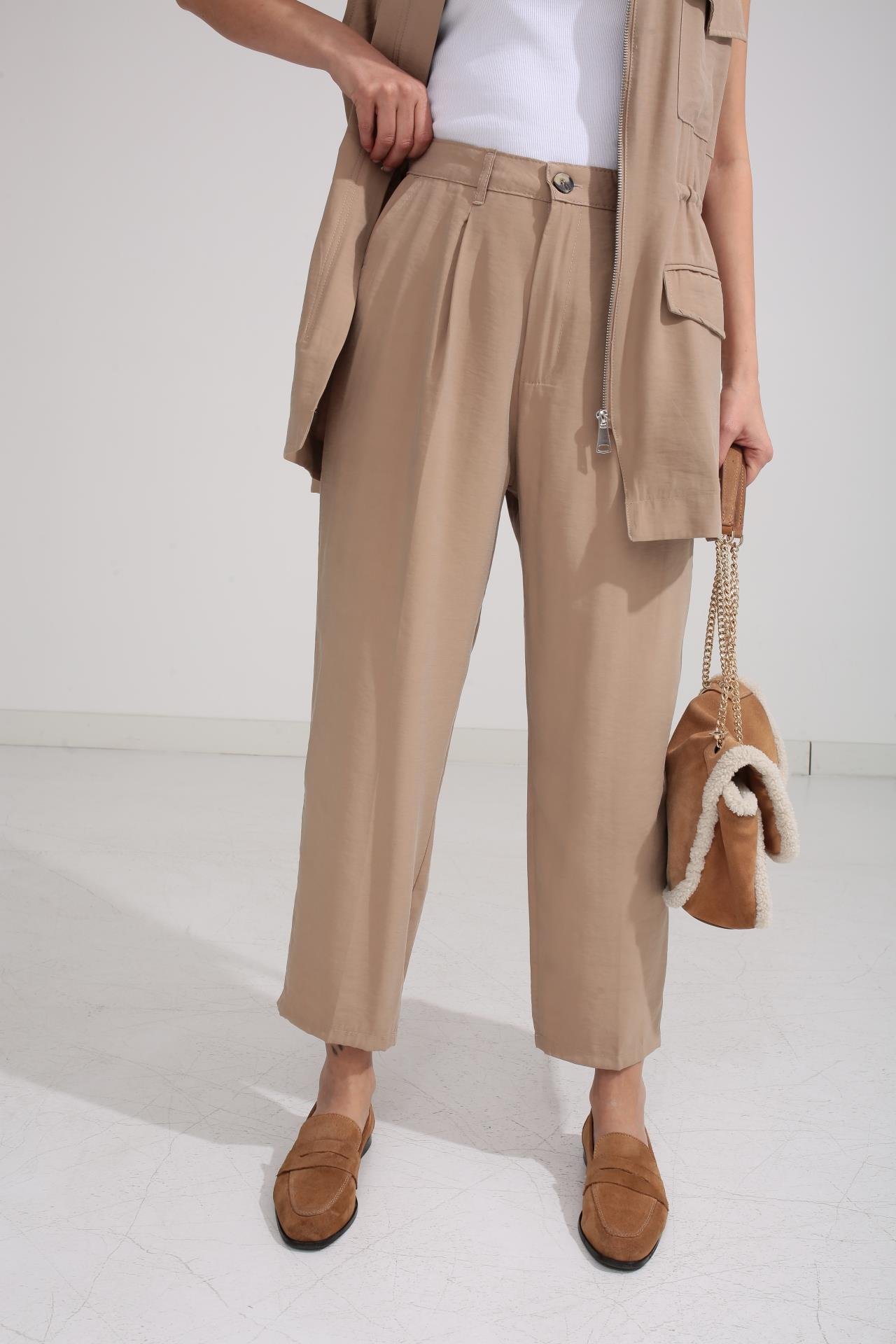 Dik Yaka Yelekli Tensel Kumaş Camel Takım TAKIM