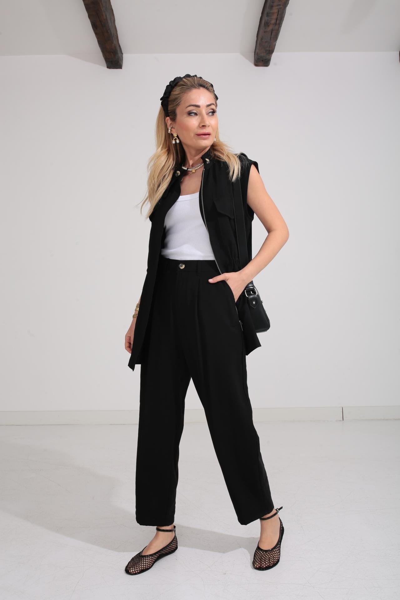 Dik Yaka Yelekli Tensel Kumaş Siyah Takım TAKIM