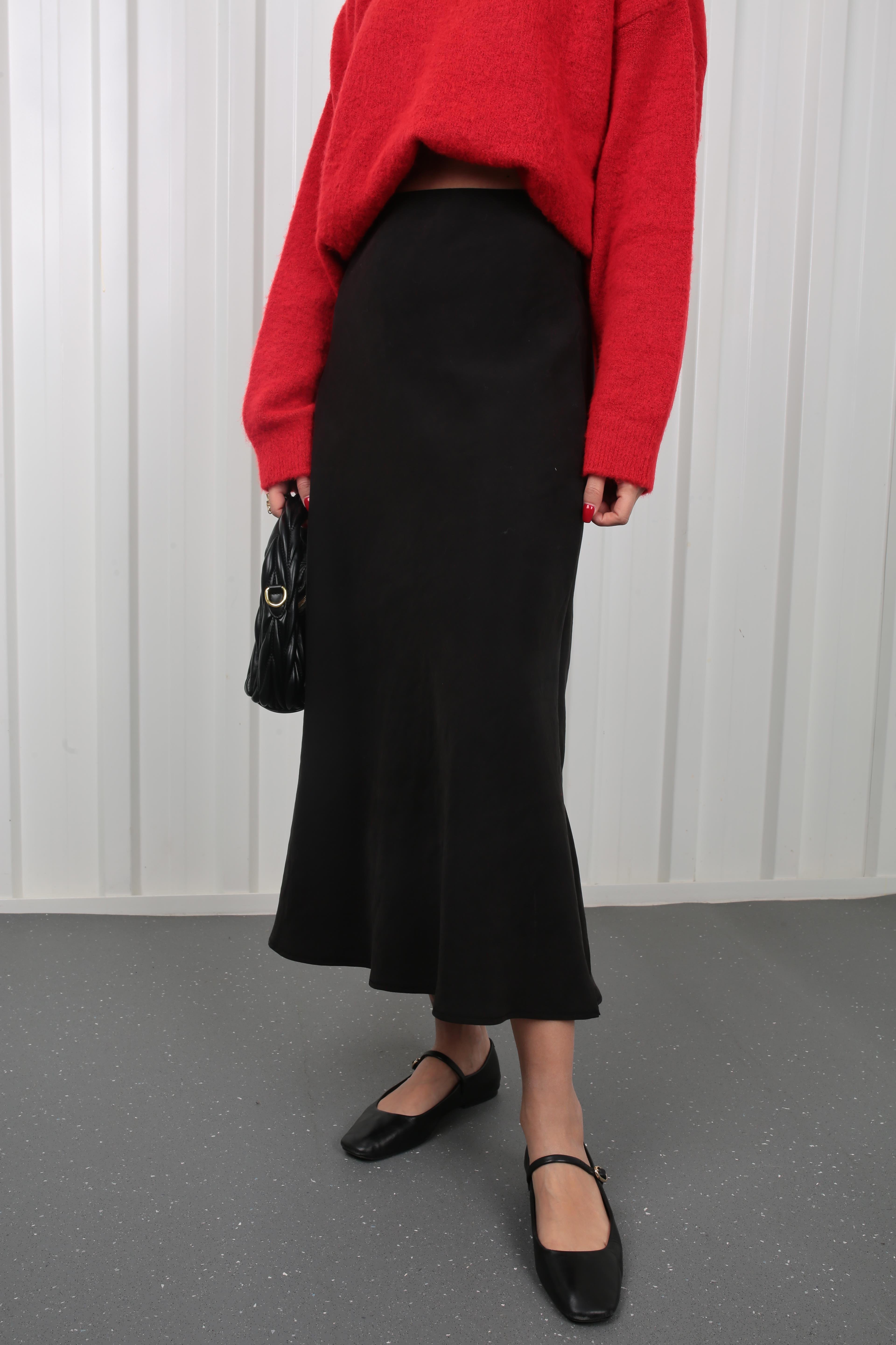 Dokuma Kumaş Verev Kesim Siyah Etek ETEK