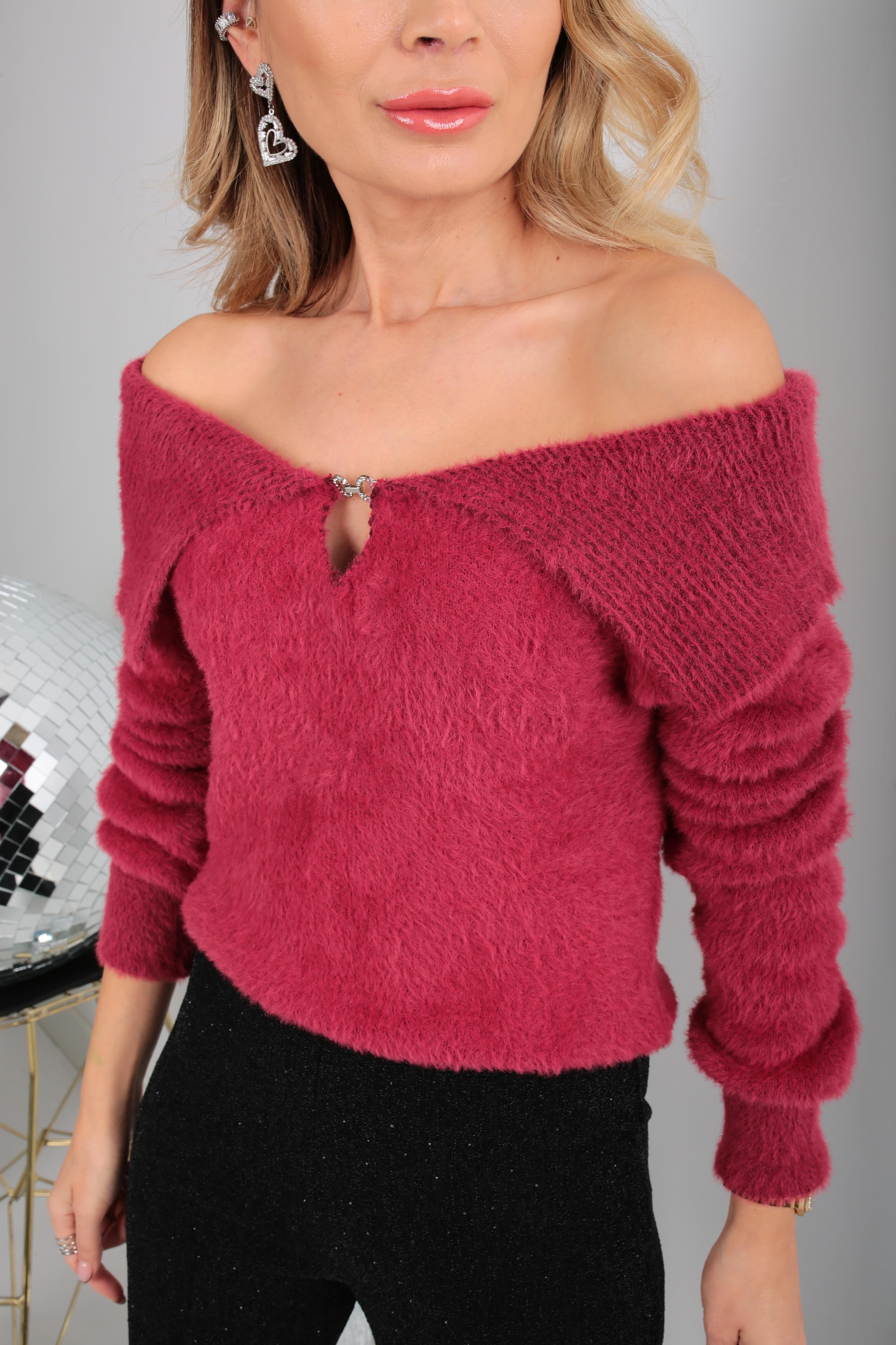 Düşük Omuzlu Aksesuar Detaylı Bordo Yumoş Kazak TRİKO VE KAZAK