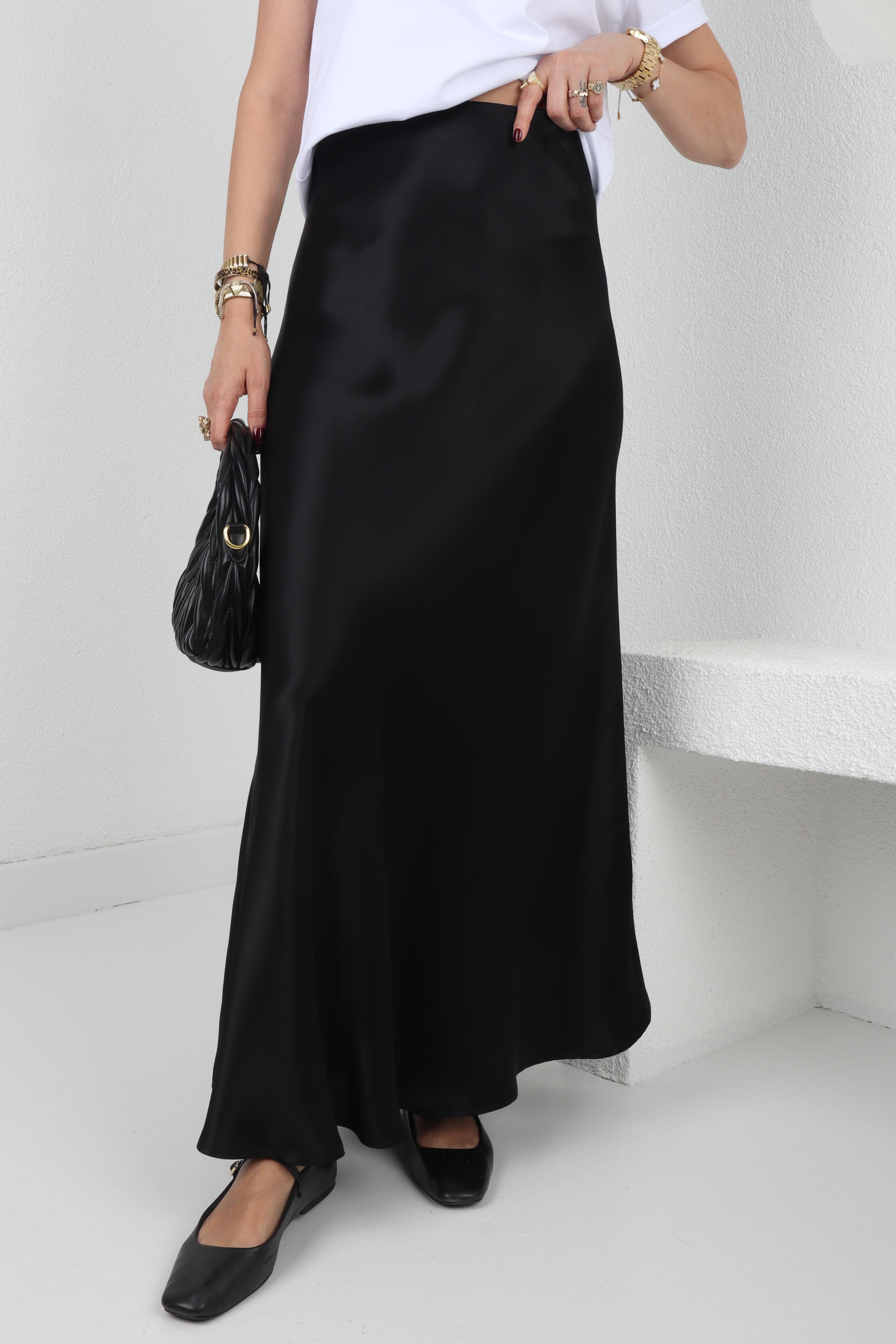 Düz Uzun Siyah Saten Etek ETEK