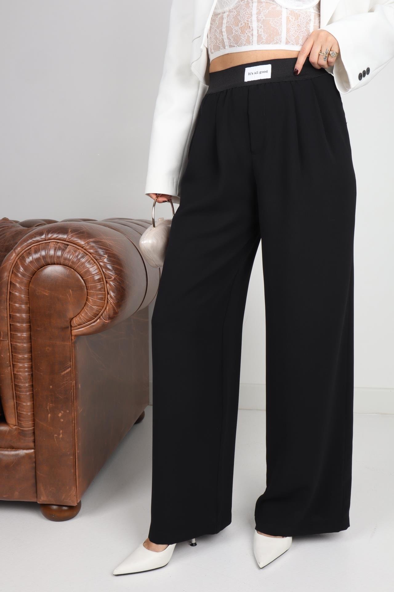 Etiket Detay Bol Kesin Siyah Pantolon PANTOLON