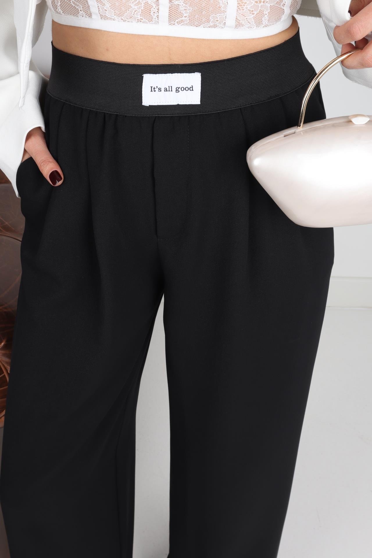 Etiket Detay Bol Kesin Siyah Pantolon PANTOLON