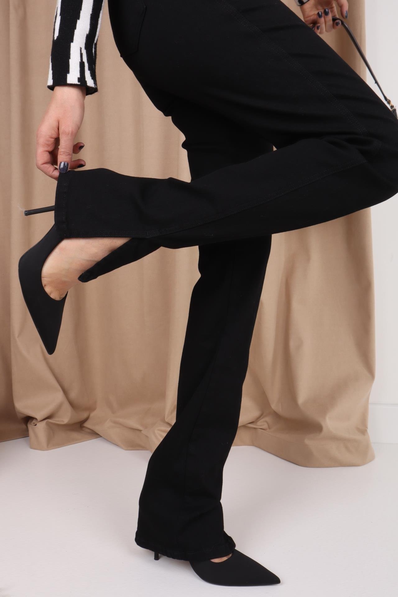 Full Likralı Düz Kesim Paçası Yırtmaçlı Siyah Jean JEAN